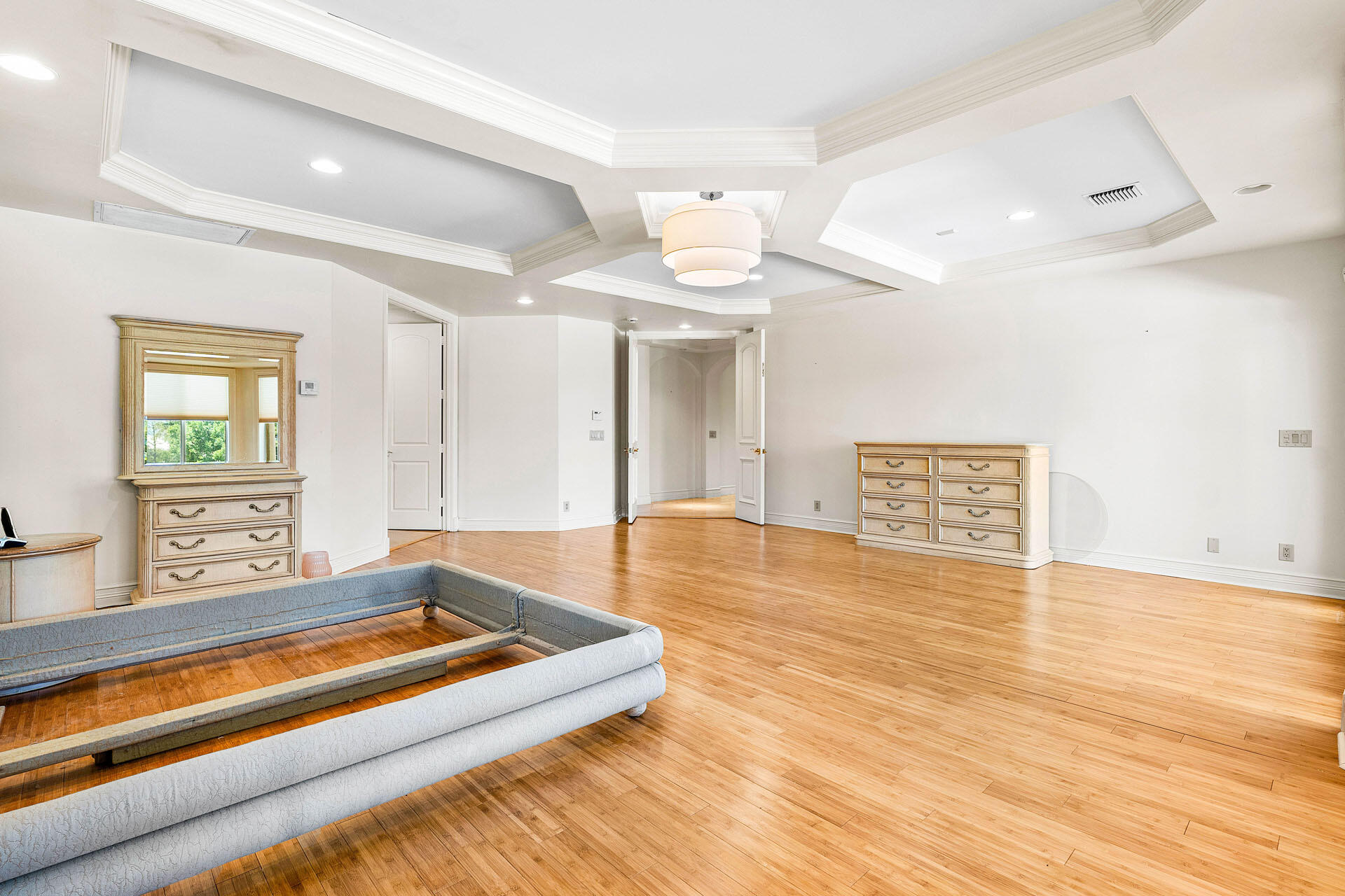 ROYAL PALM YACHT & COUNTRY CLUB - Residential