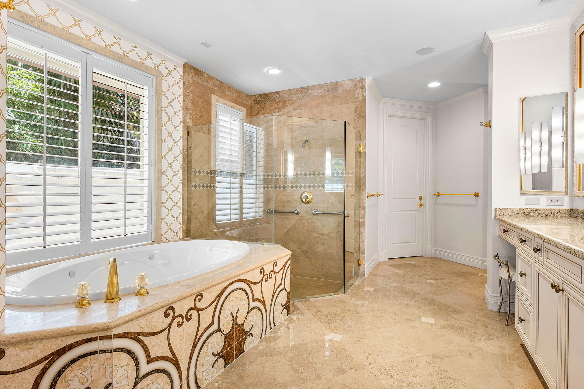 ROYAL PALM YACHT & COUNTRY CLUB - Residential