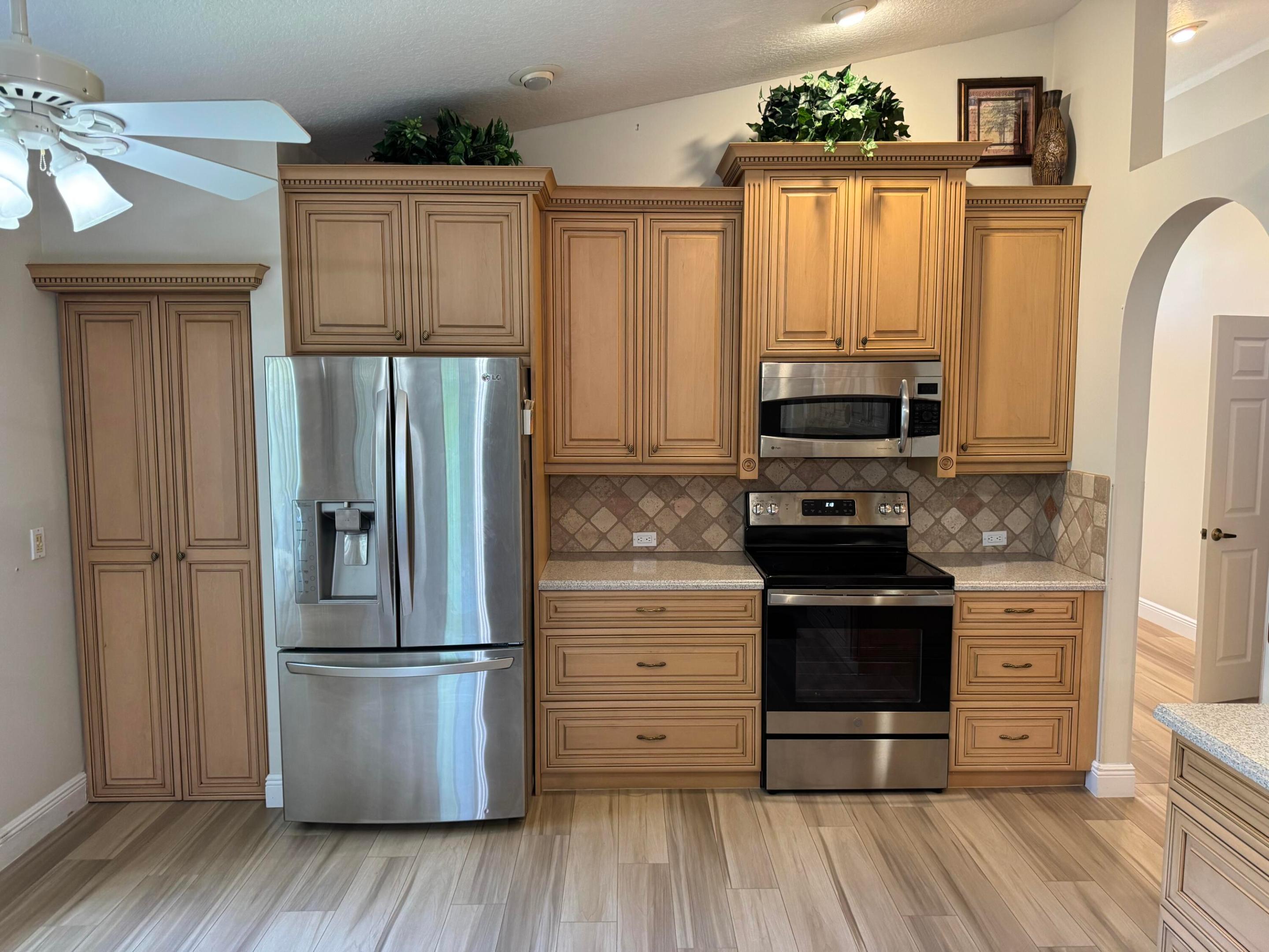LAKERIDGE GREENS AT PIPERS GLEN - Residential