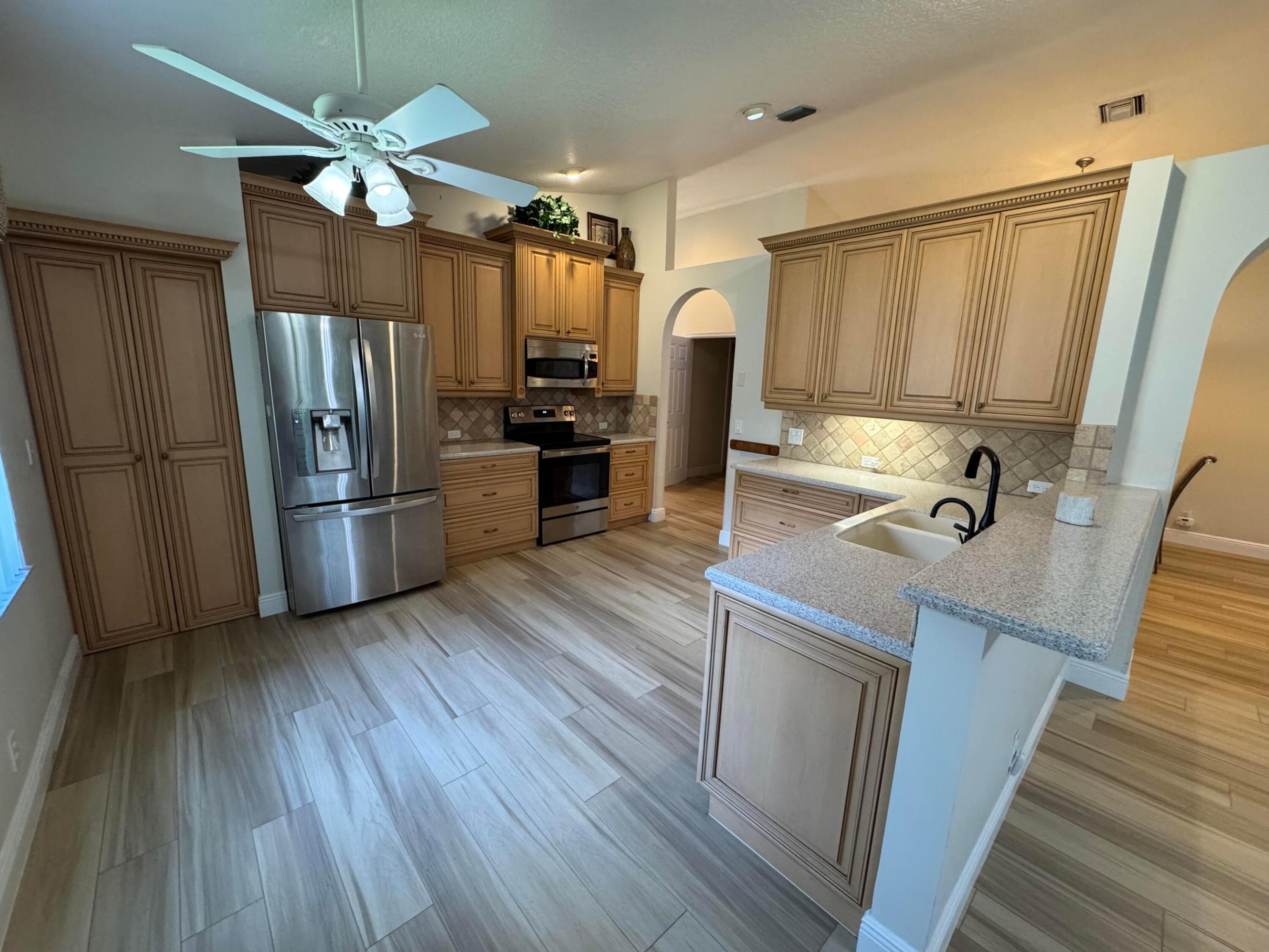 LAKERIDGE GREENS AT PIPERS GLEN - Residential