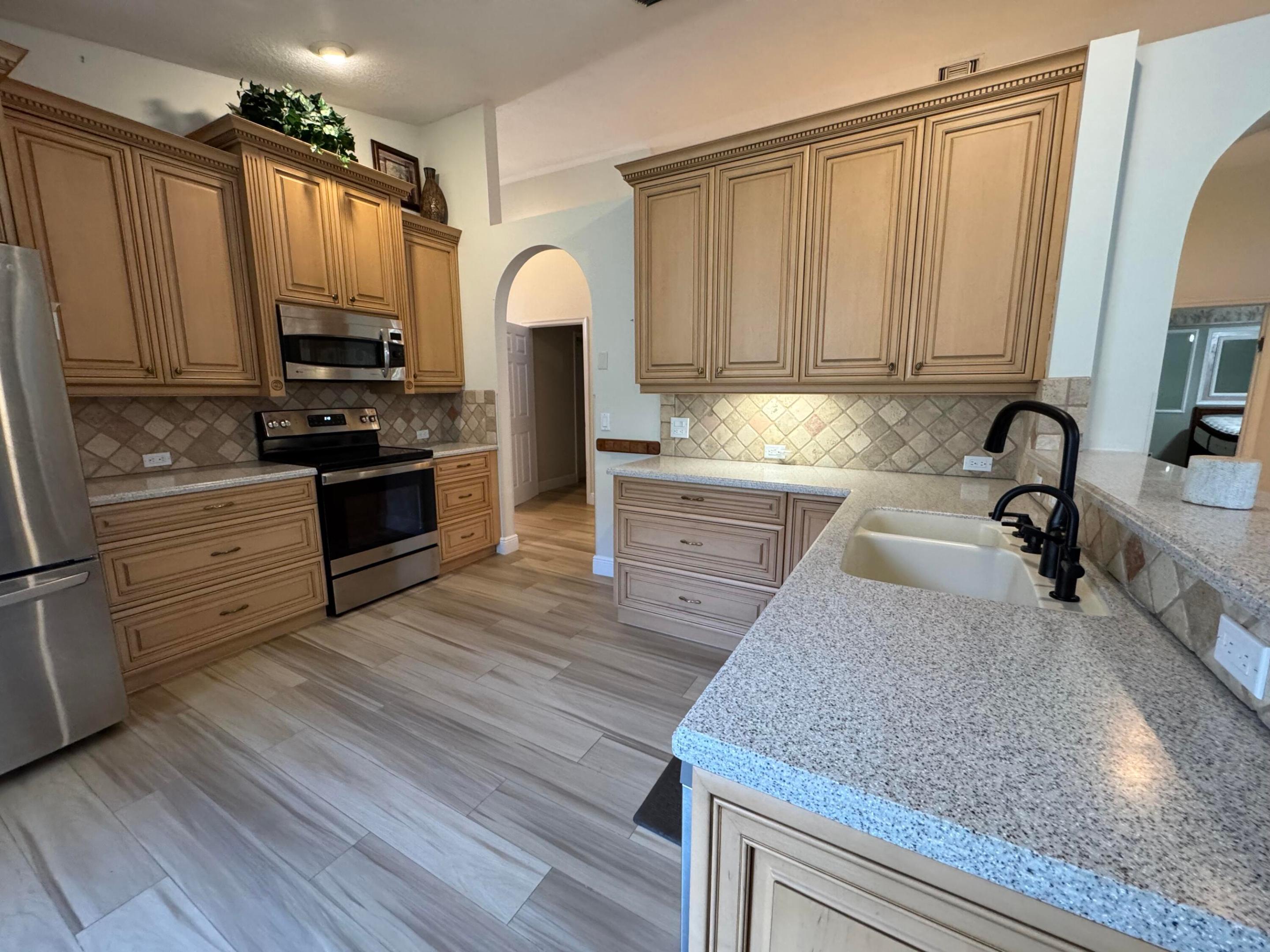 LAKERIDGE GREENS AT PIPERS GLEN - Residential