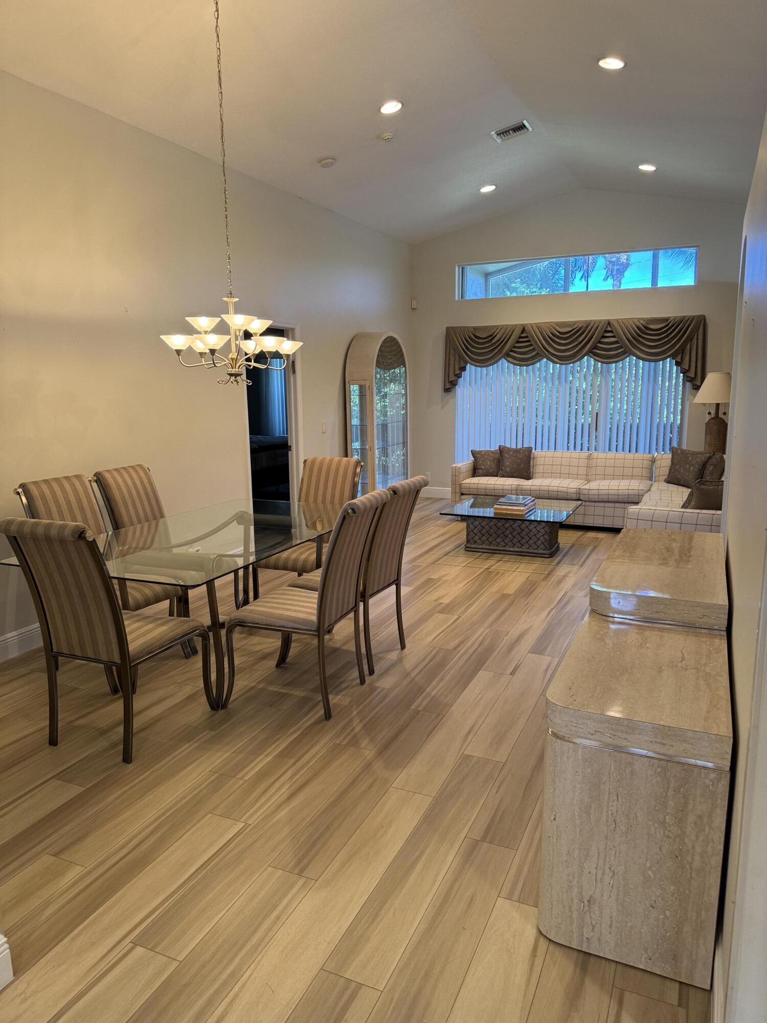 LAKERIDGE GREENS AT PIPERS GLEN - Residential