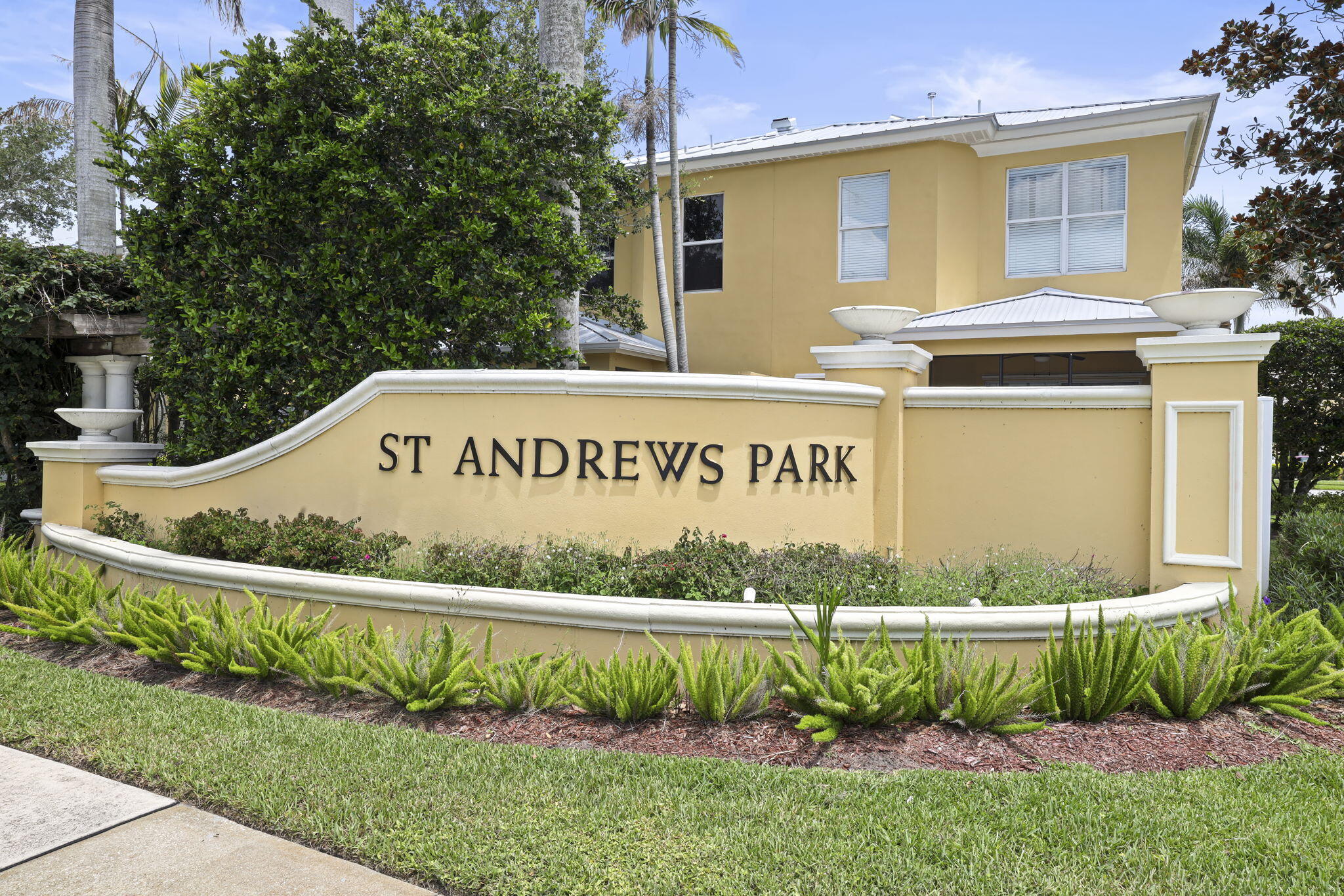 ST ANDREWS TOWNHOMES - Residential
