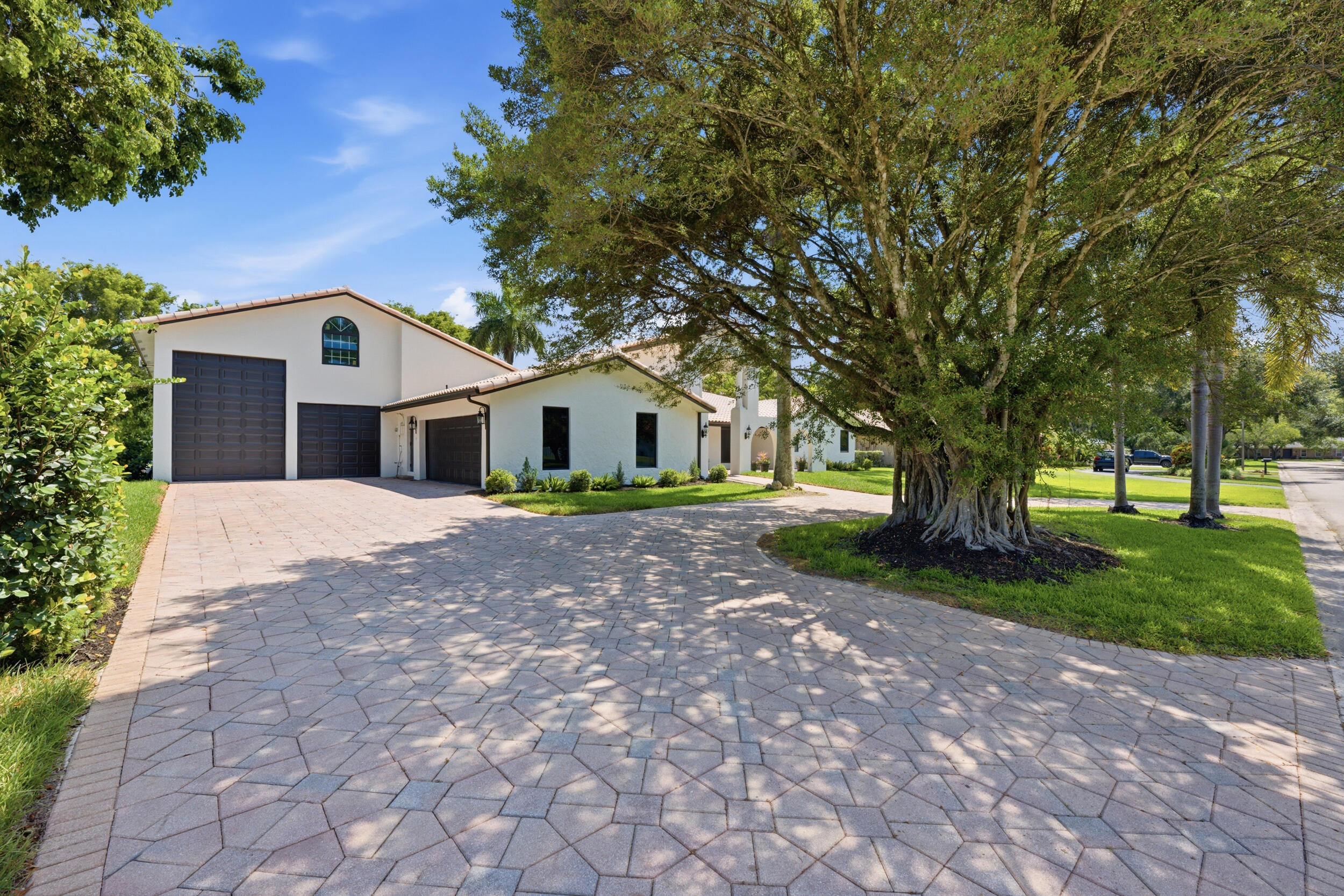 CORAL SPRINGS COUNTRY CLUB - Residential