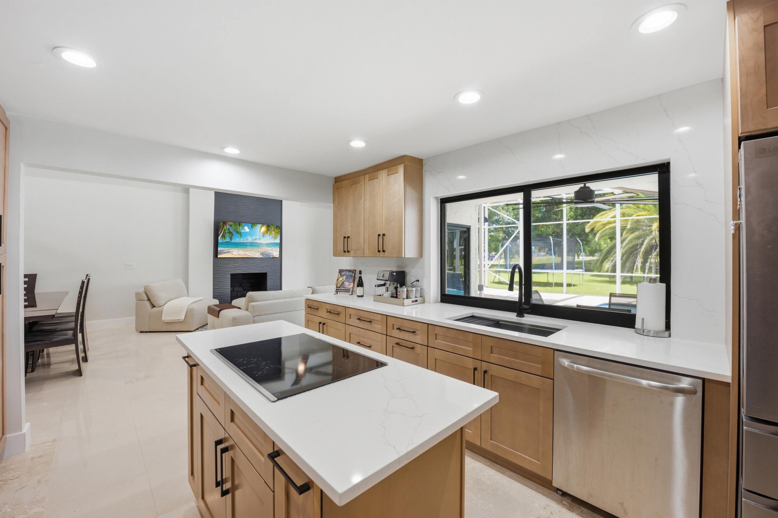 CORAL SPRINGS COUNTRY CLUB - Residential