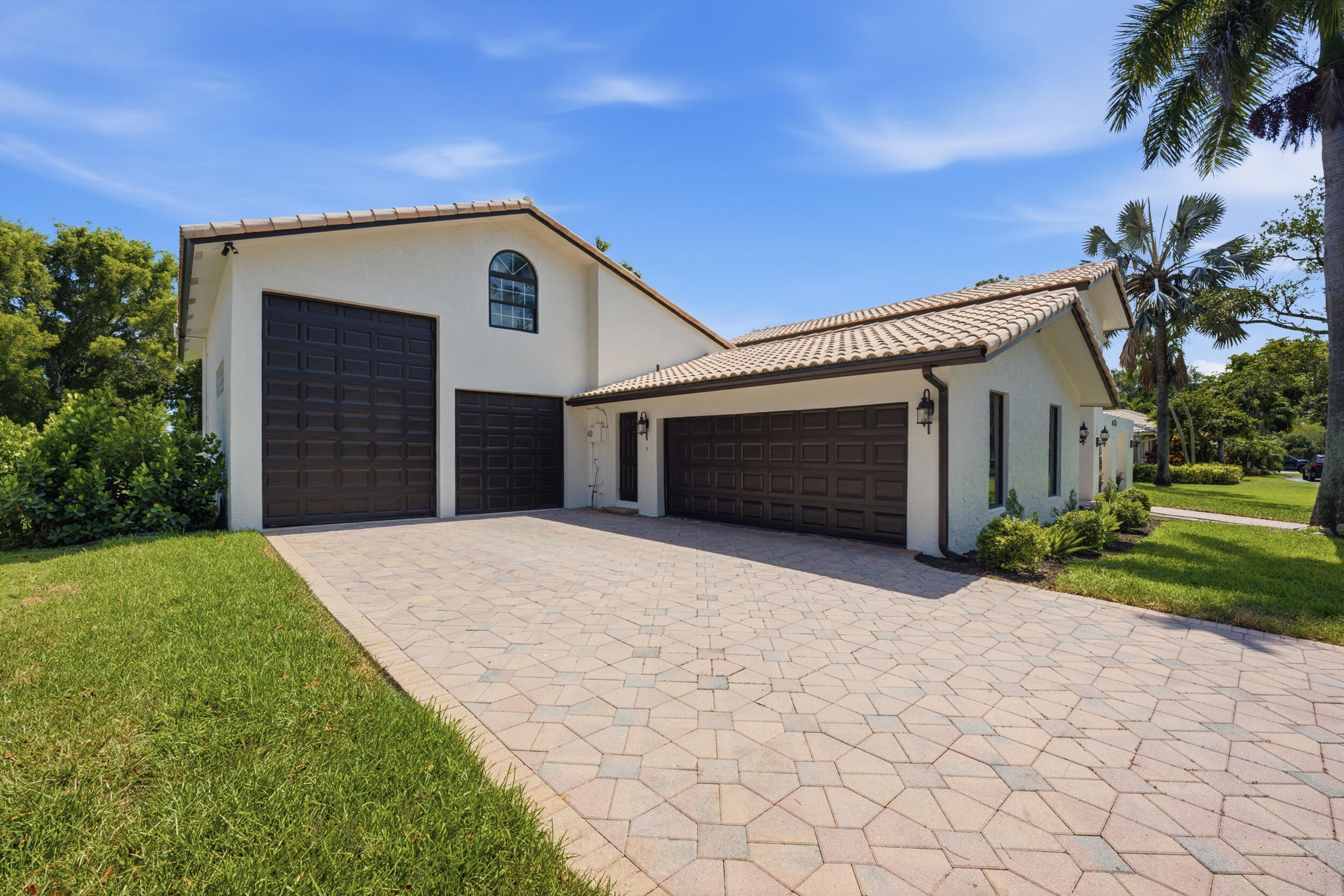 CORAL SPRINGS COUNTRY CLUB - Residential