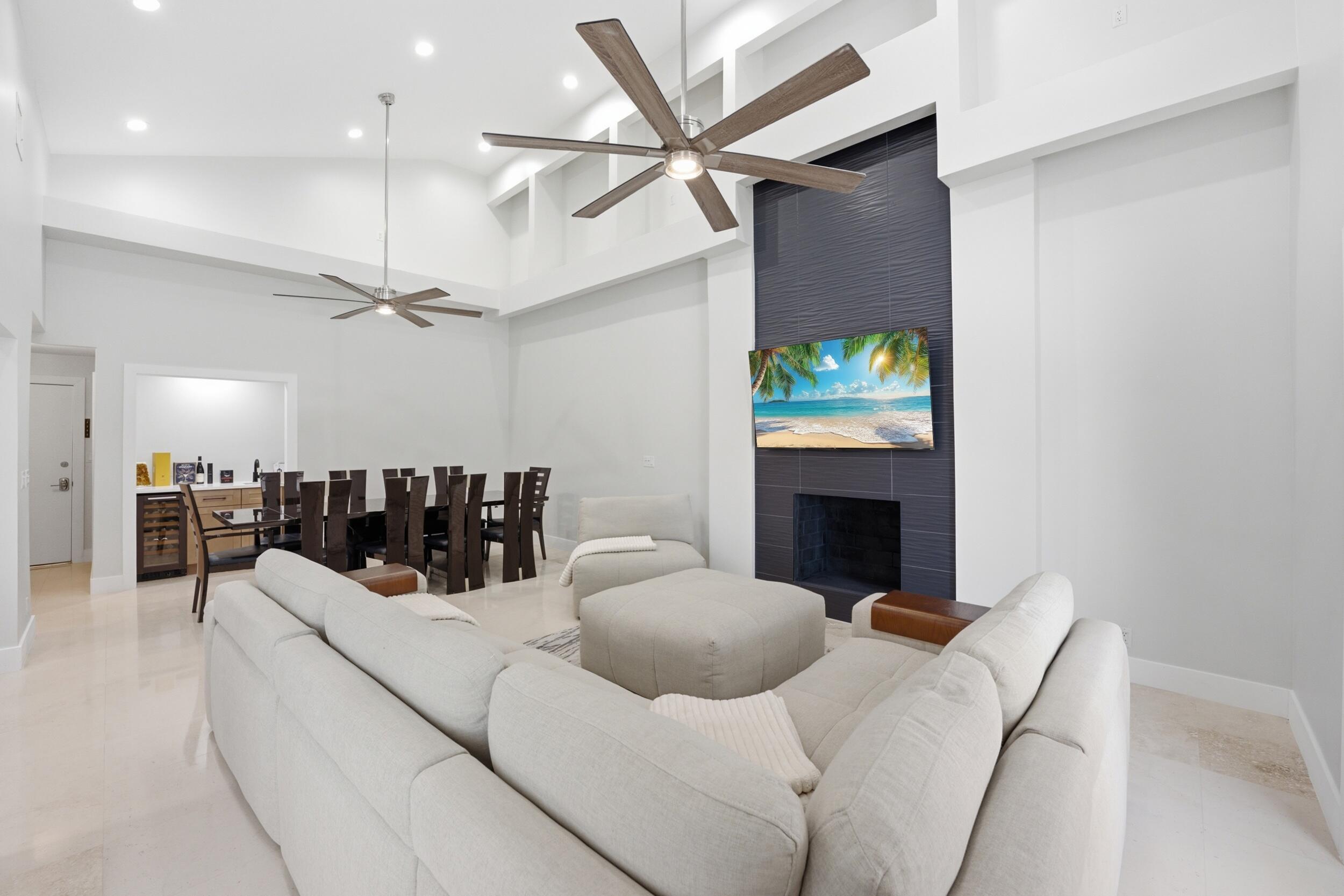 CORAL SPRINGS COUNTRY CLUB - Residential