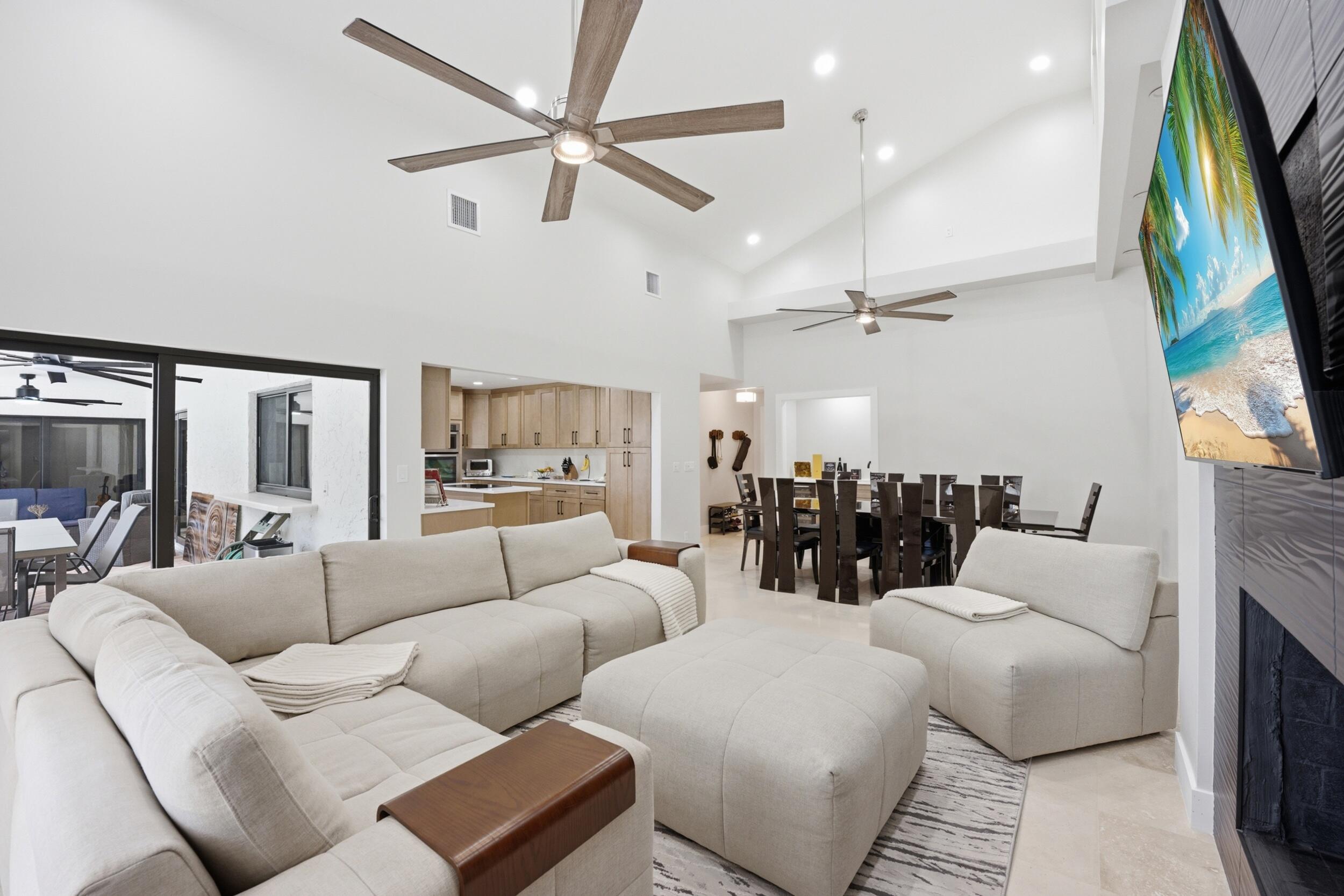 CORAL SPRINGS COUNTRY CLUB - Residential