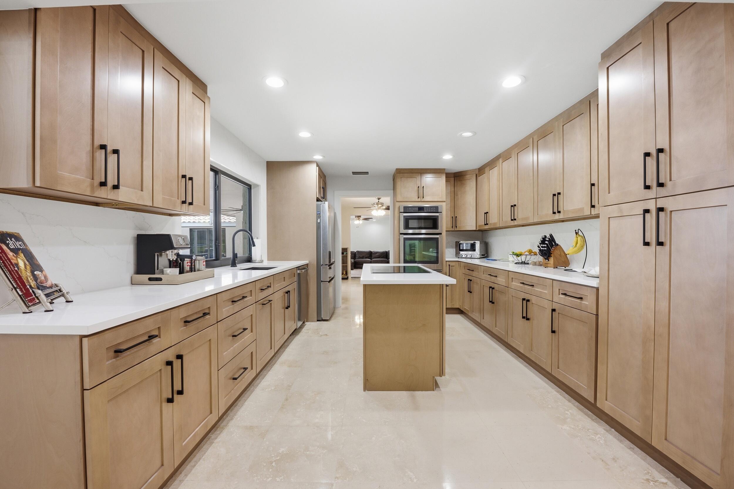 CORAL SPRINGS COUNTRY CLUB - Residential