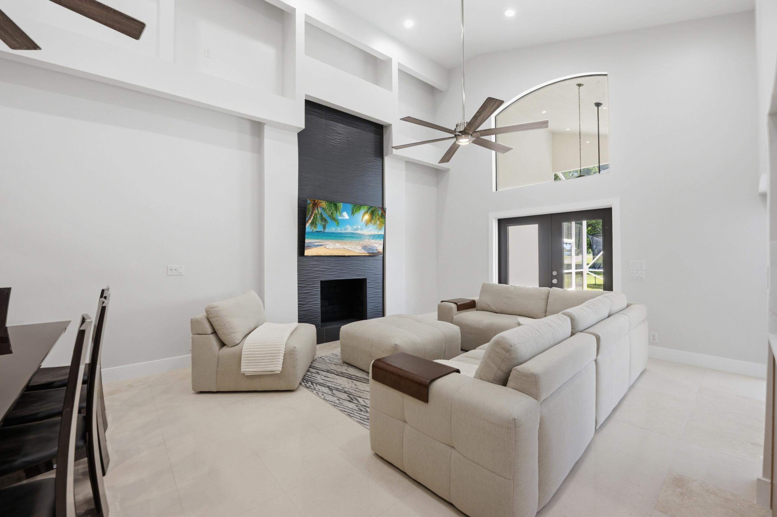CORAL SPRINGS COUNTRY CLUB - Residential