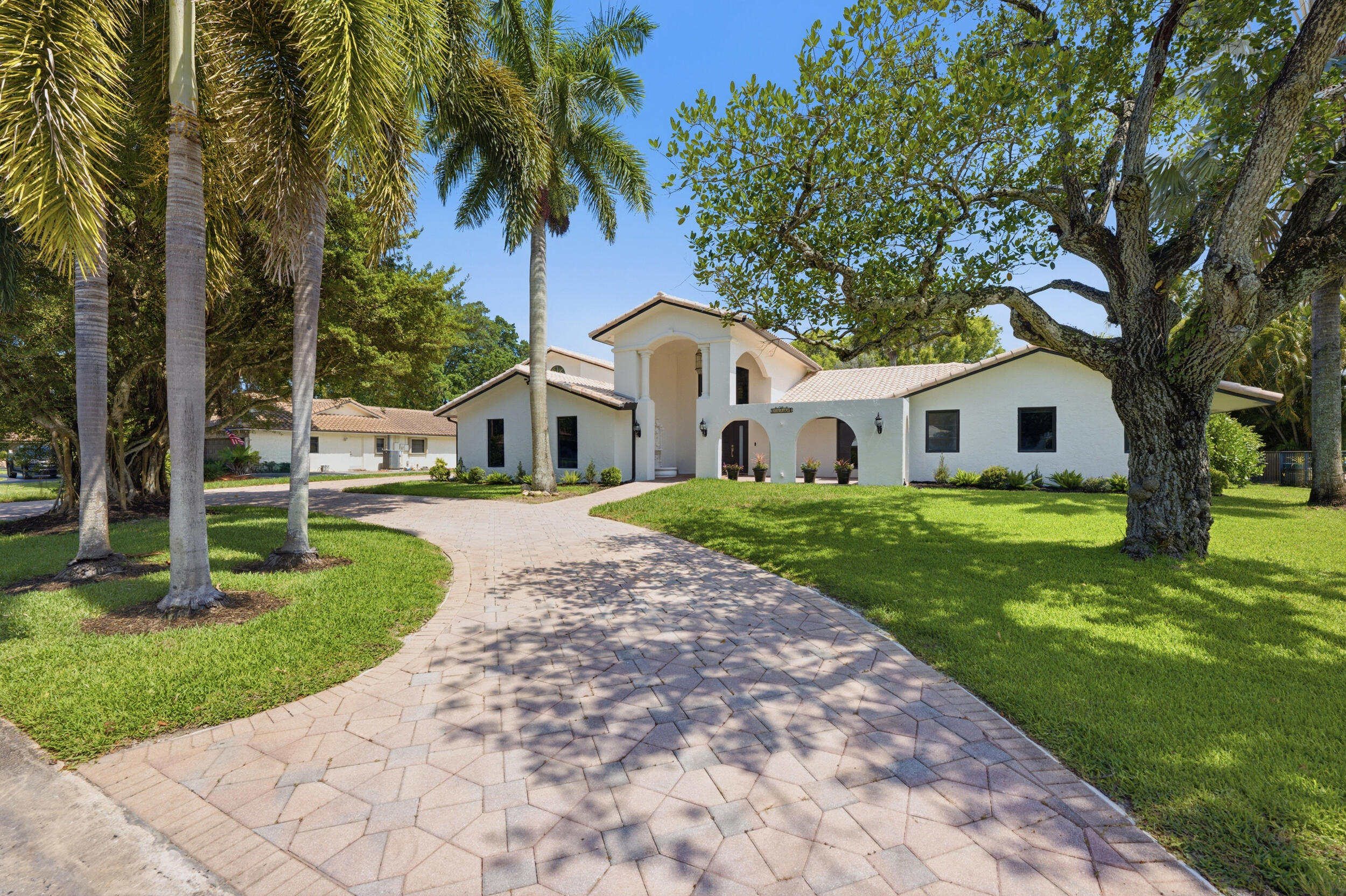 CORAL SPRINGS COUNTRY CLUB - Residential