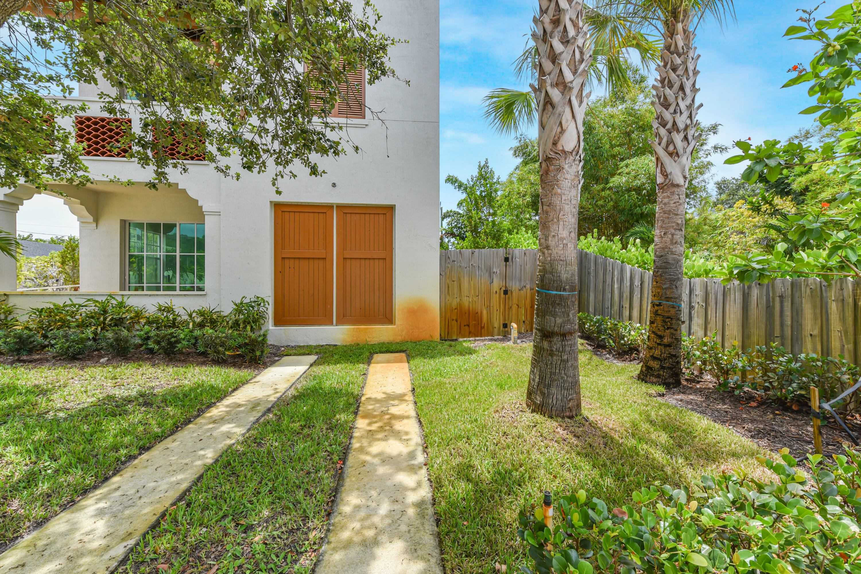 LAKE WORTH TOWN OF - Residential Income