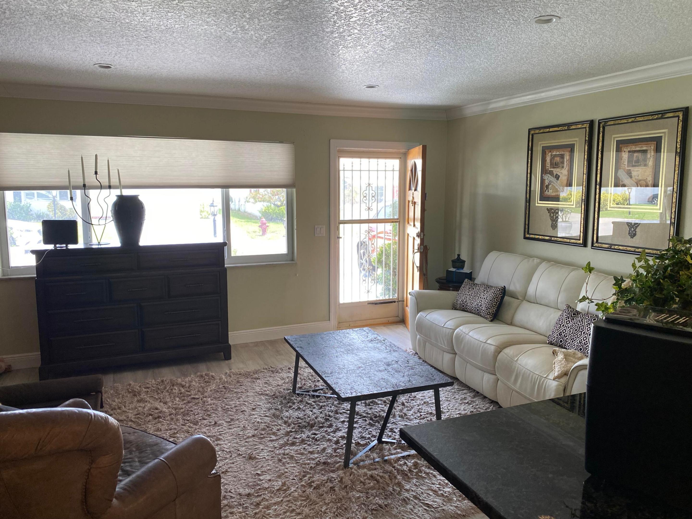 PALM BEACH LEISUREVILLE REPLAT - Residential Lease