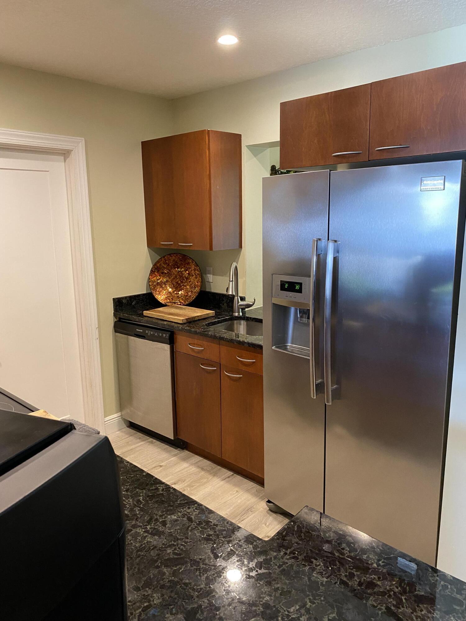 PALM BEACH LEISUREVILLE REPLAT - Residential Lease