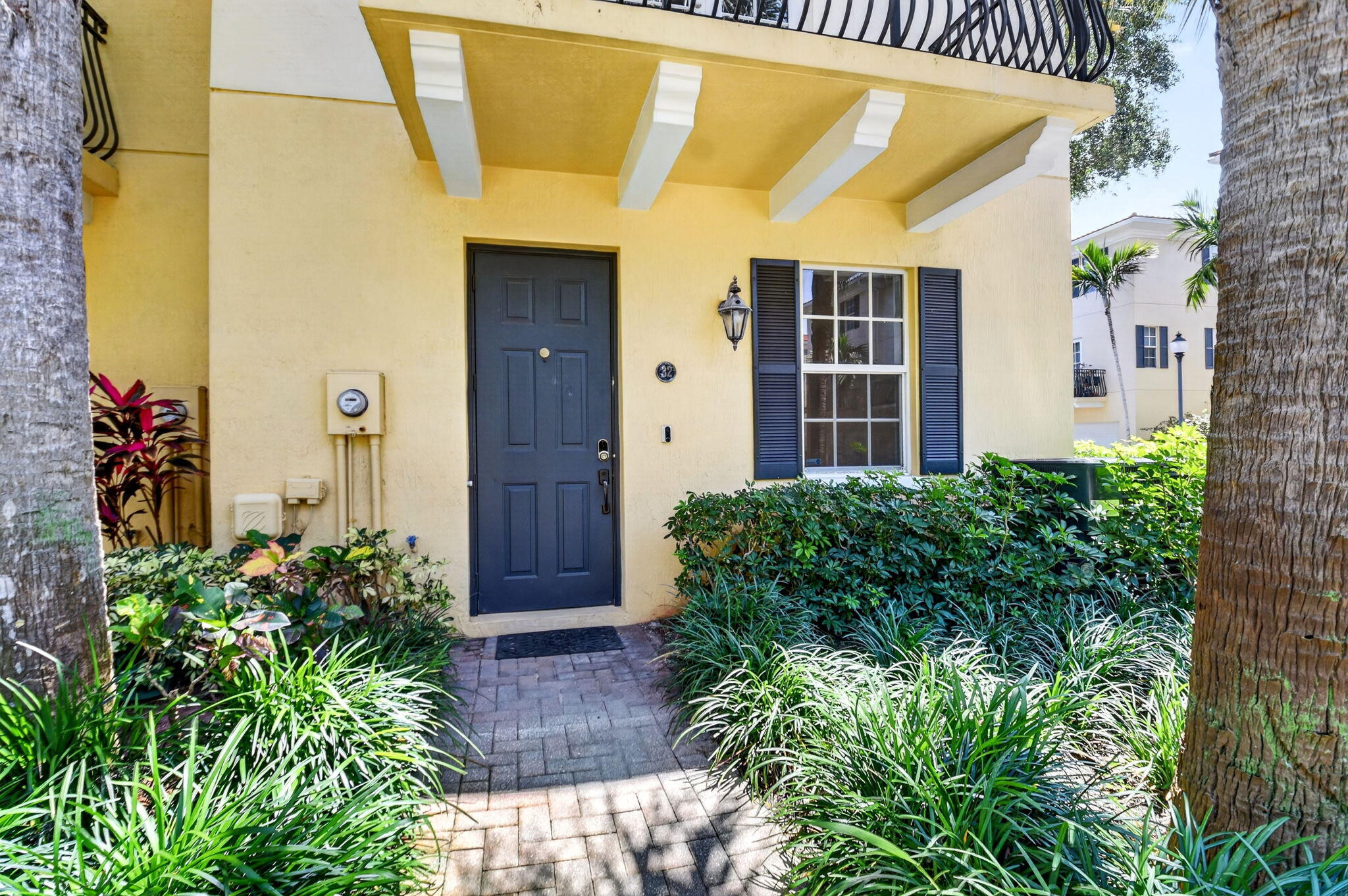COURTYARDS OF LAKE WORTH - Residential Lease
