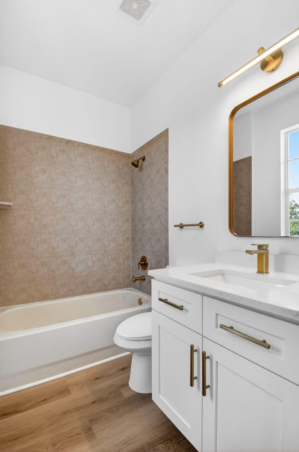 COURTYARDS OF LAKE WORTH - Residential Lease