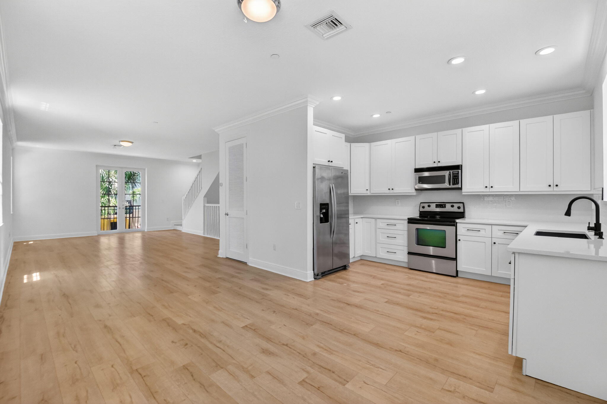 COURTYARDS OF LAKE WORTH - Residential Lease
