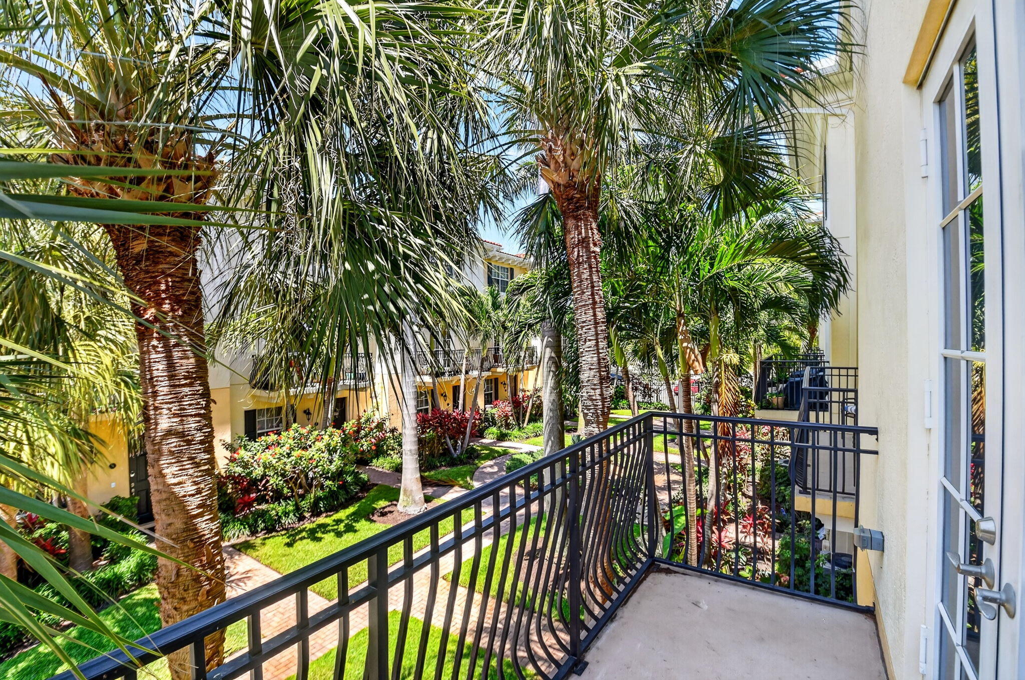COURTYARDS OF LAKE WORTH - Residential Lease