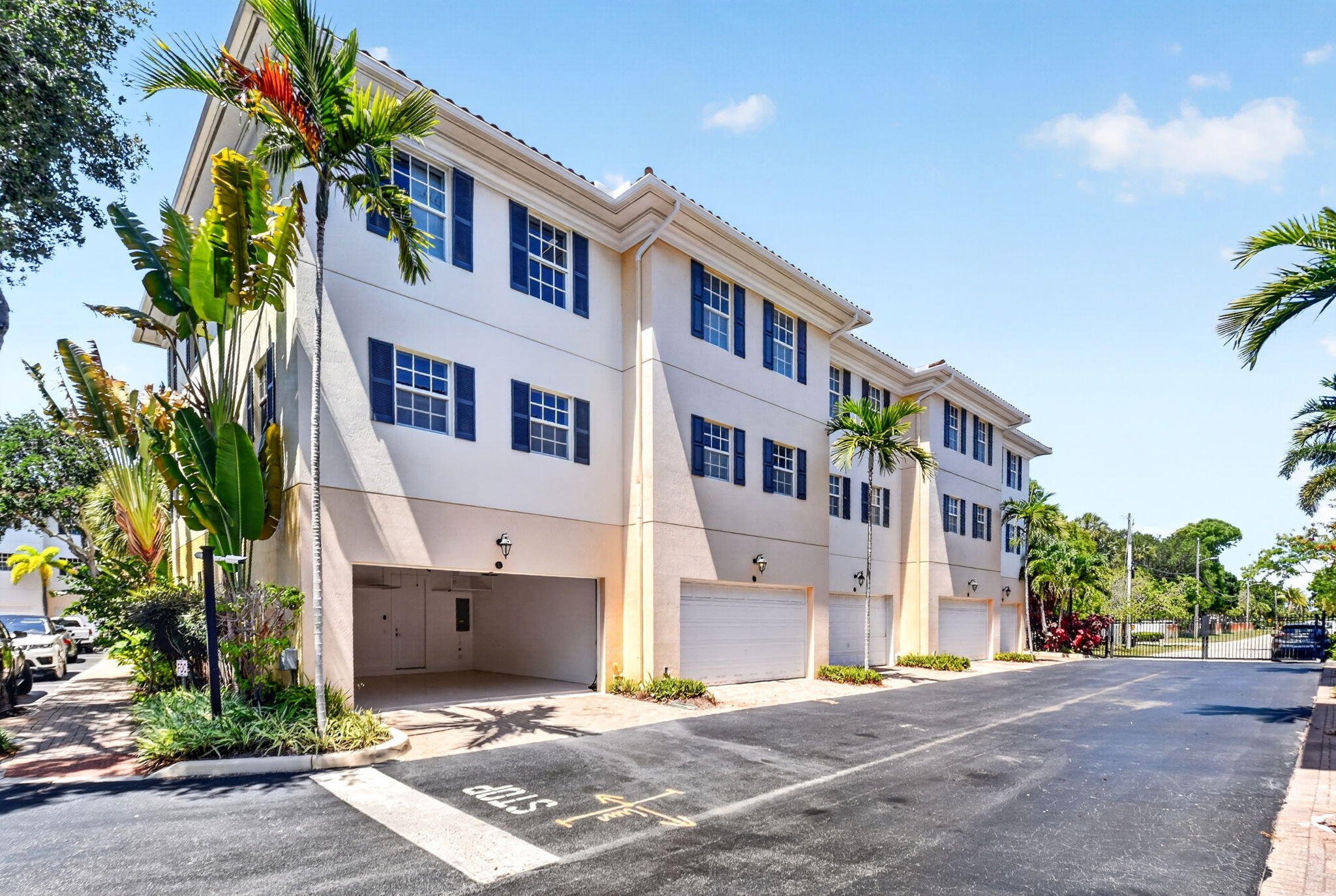 COURTYARDS OF LAKE WORTH - Residential Lease