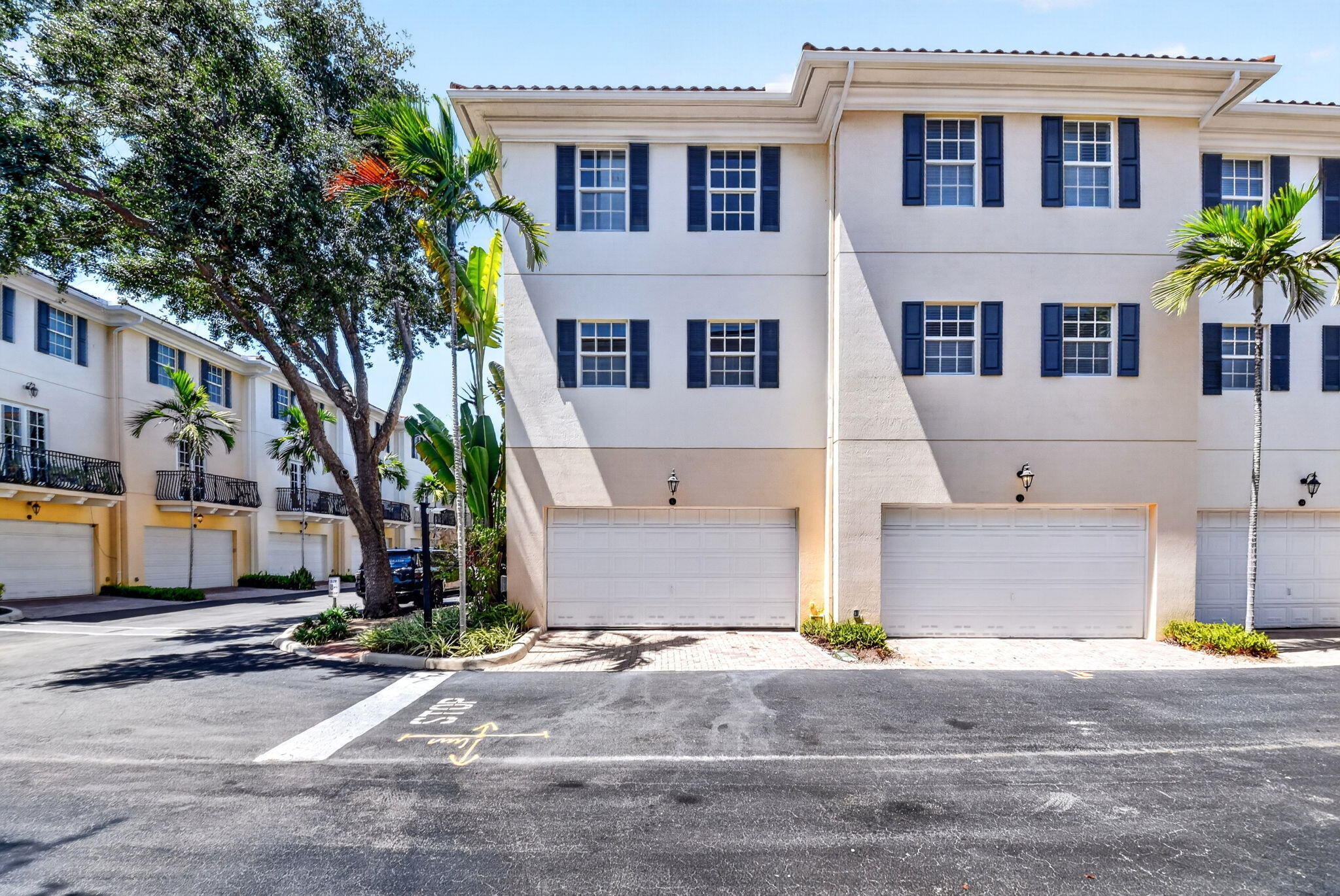 COURTYARDS OF LAKE WORTH - Residential Lease