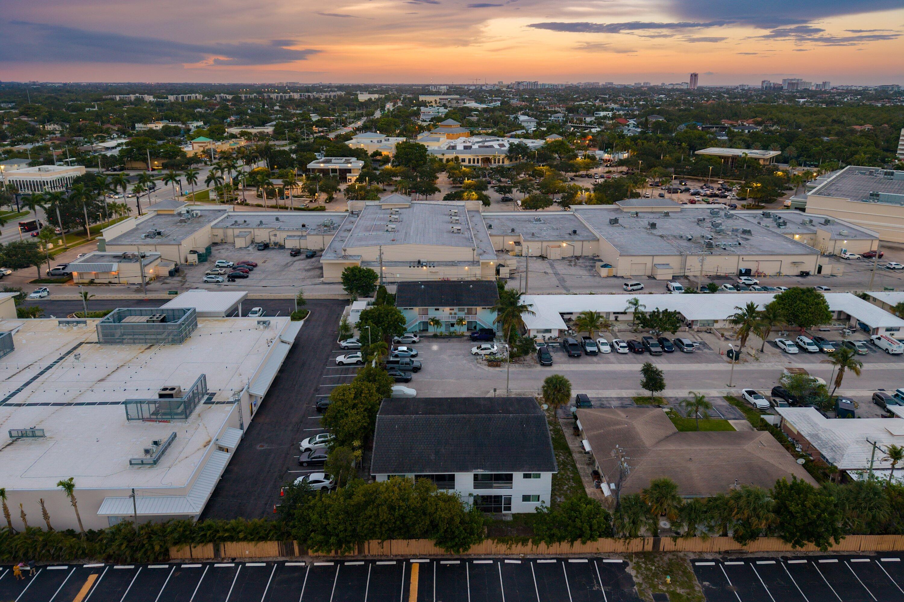 DEERFIELD COLONY COURT / DOWNTOWN DEERFIELD / COVE - Residential Income