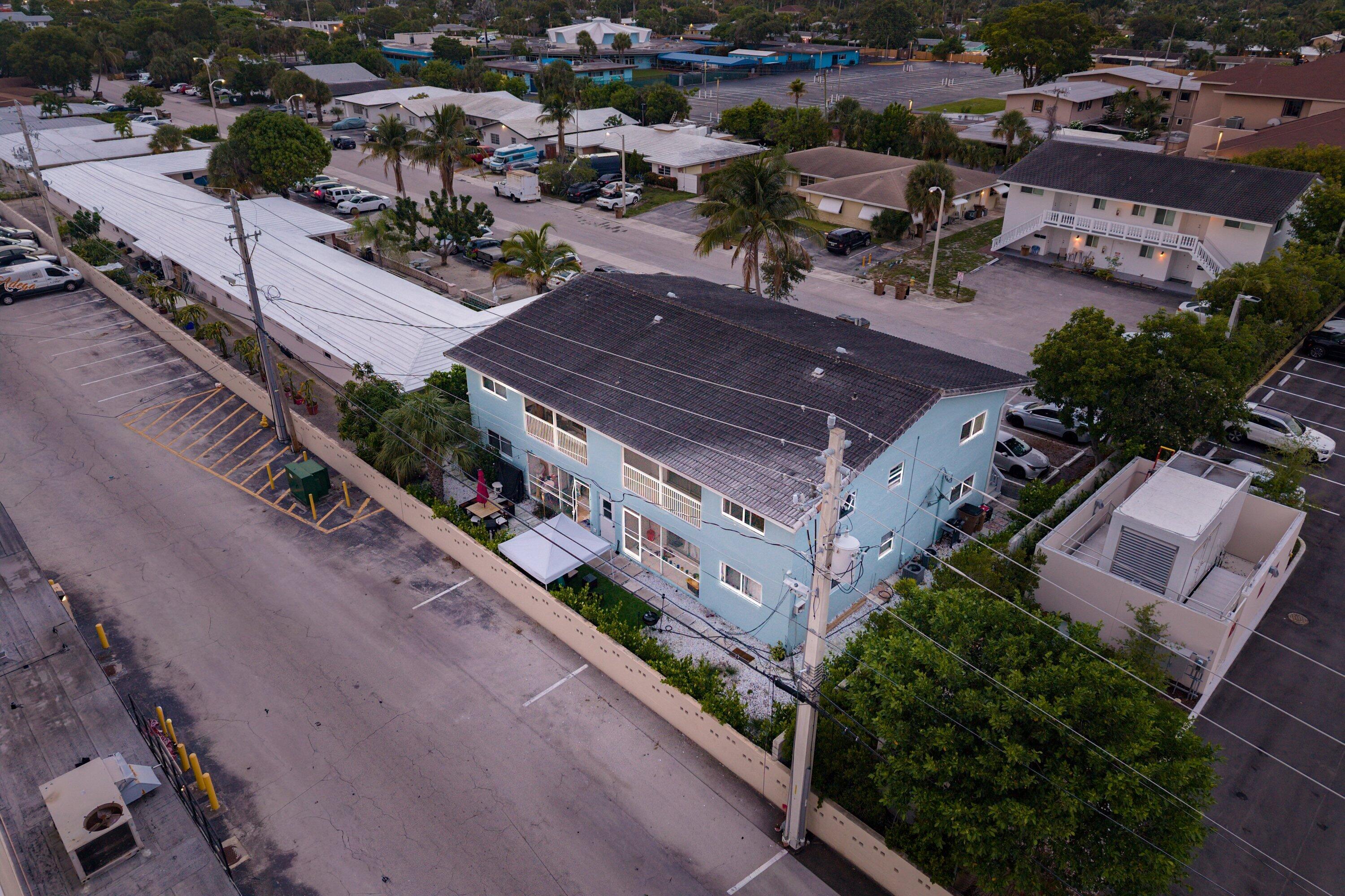 DEERFIELD COLONY COURT / DOWNTOWN DEERFIELD / COVE - Residential Income