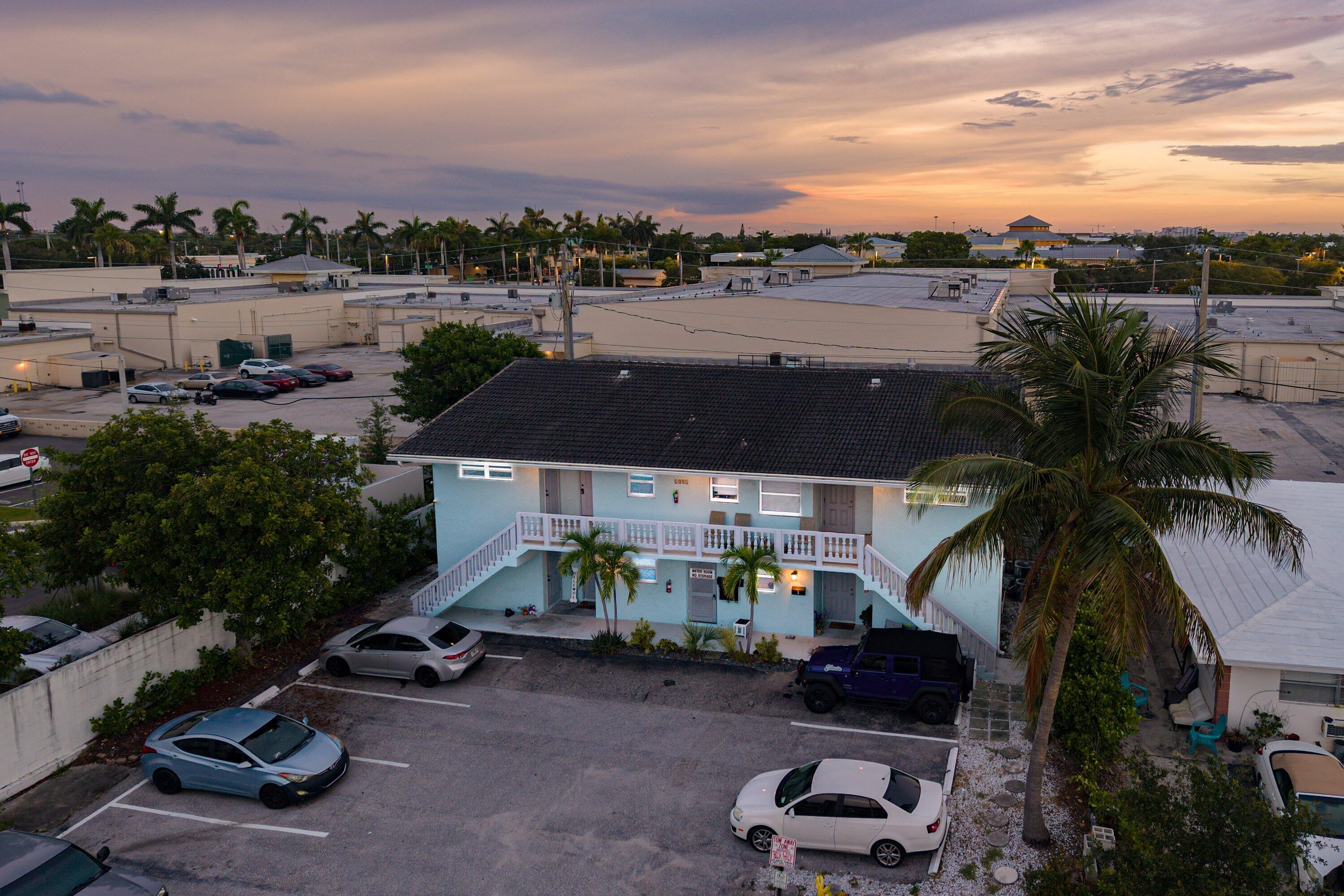 DEERFIELD COLONY COURT / DOWNTOWN DEERFIELD / COVE - Residential Income