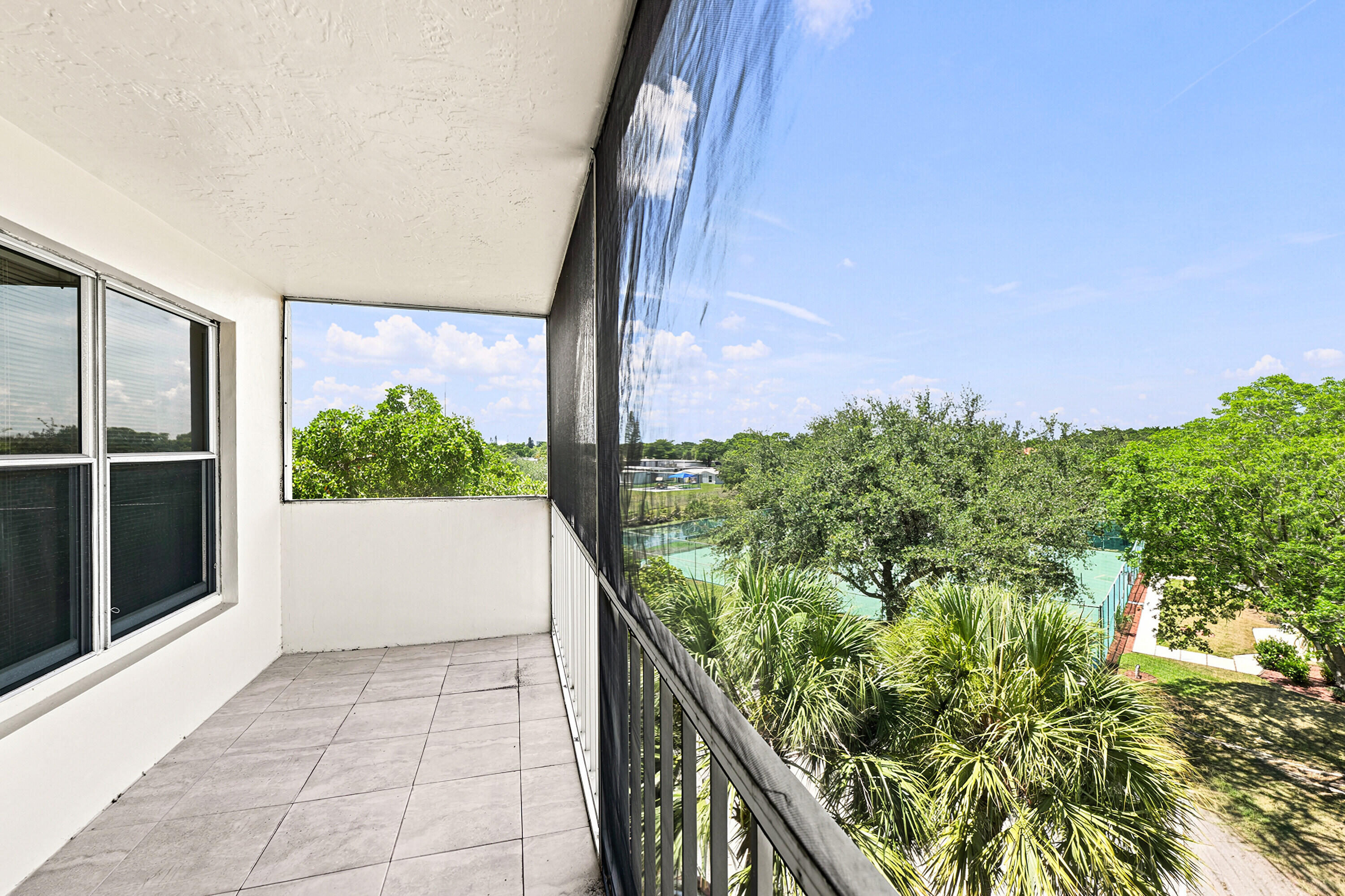 COUNTRY CLUB TOWER OF CORAL - Residential