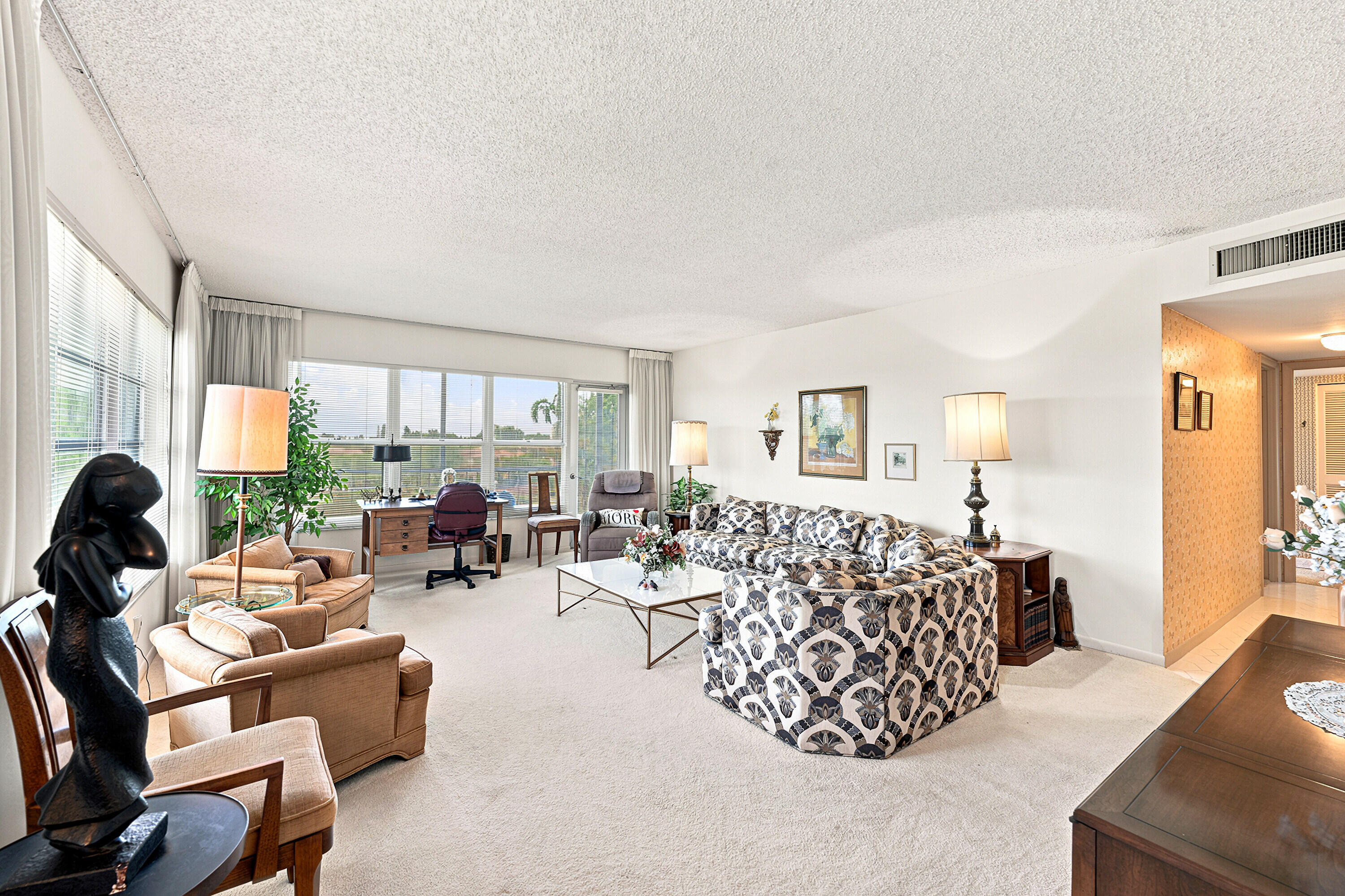 COUNTRY CLUB TOWER OF CORAL - Residential