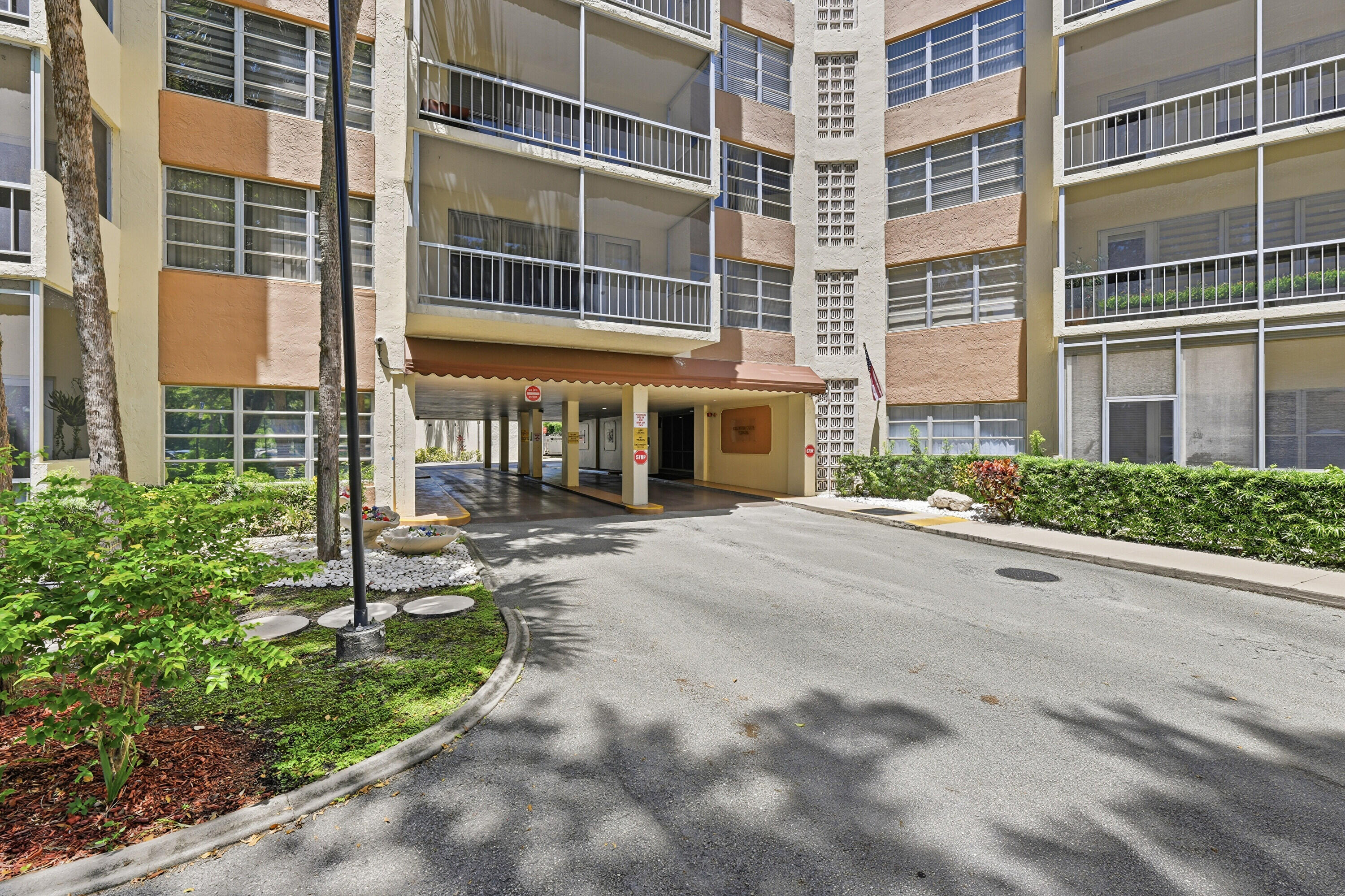 COUNTRY CLUB TOWER OF CORAL - Residential