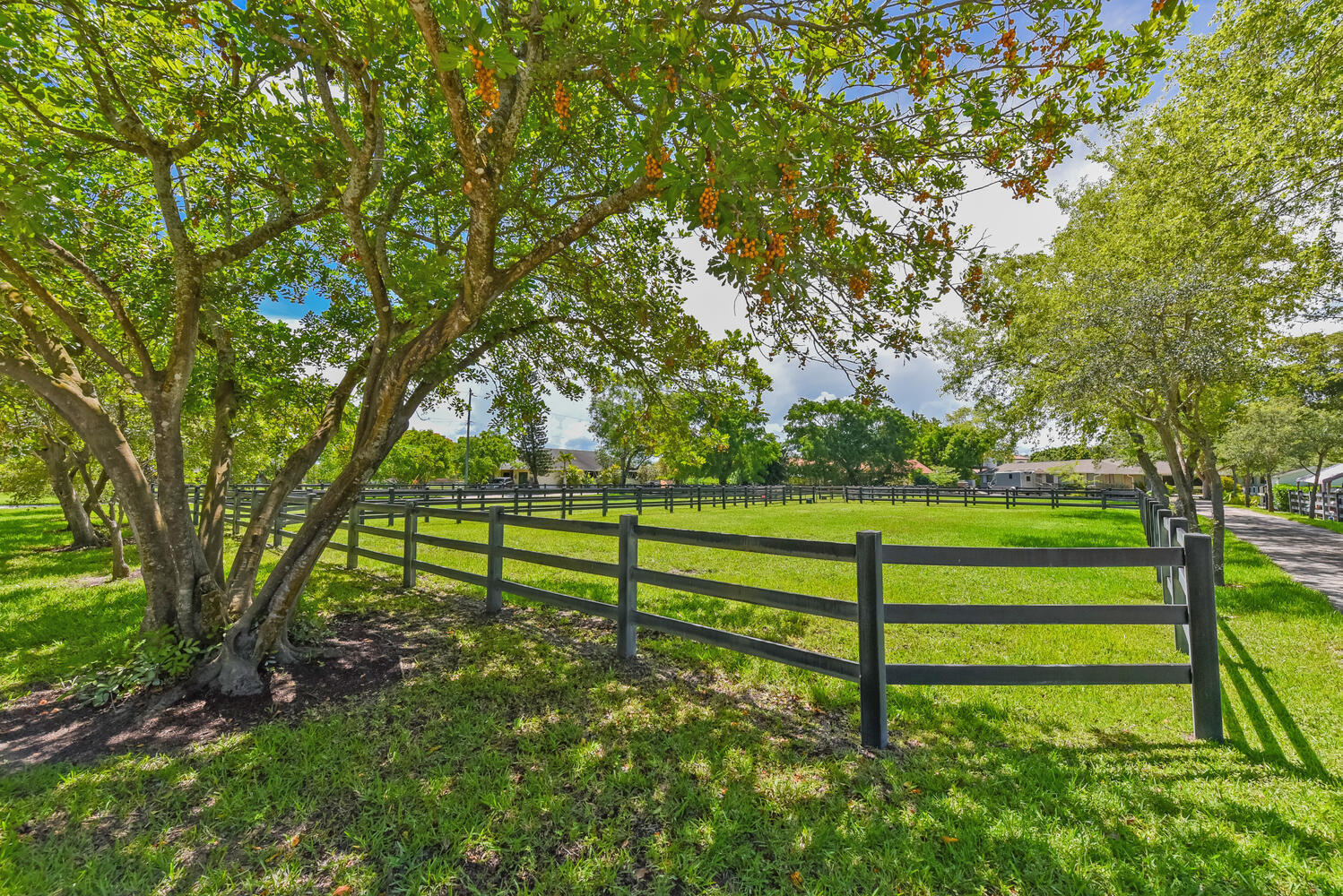 Saddle Trail Park of Wellington - Residential Lease