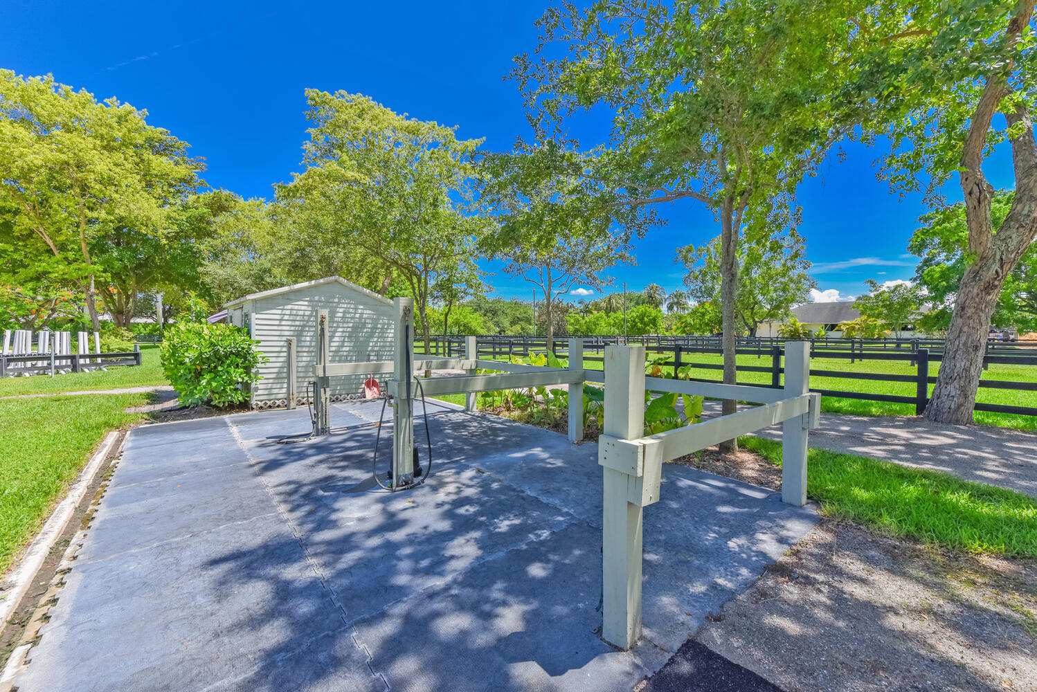Saddle Trail Park of Wellington - Residential Lease