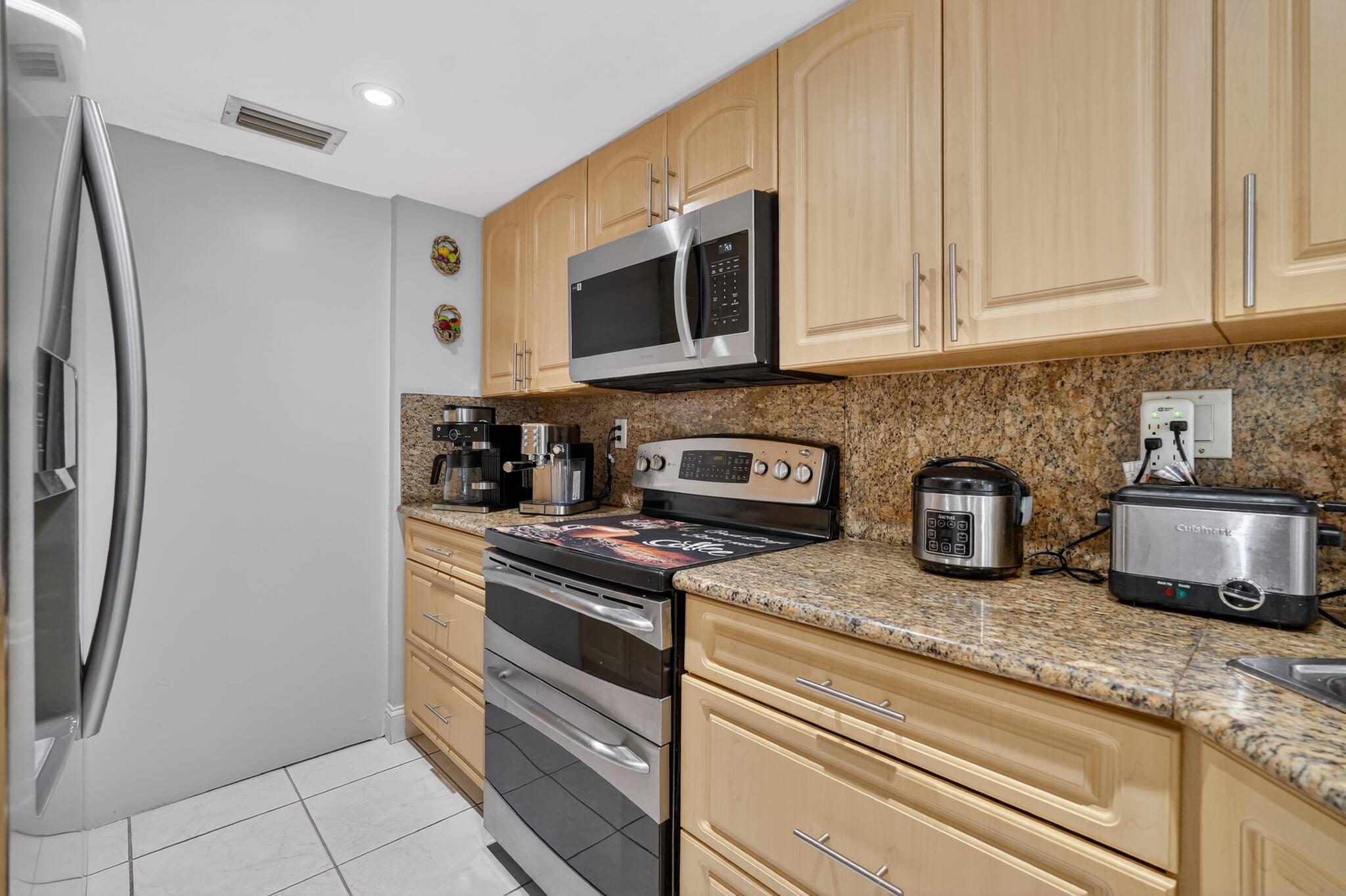 WEST PALM GARDENS VILLAS II CONDO - Residential