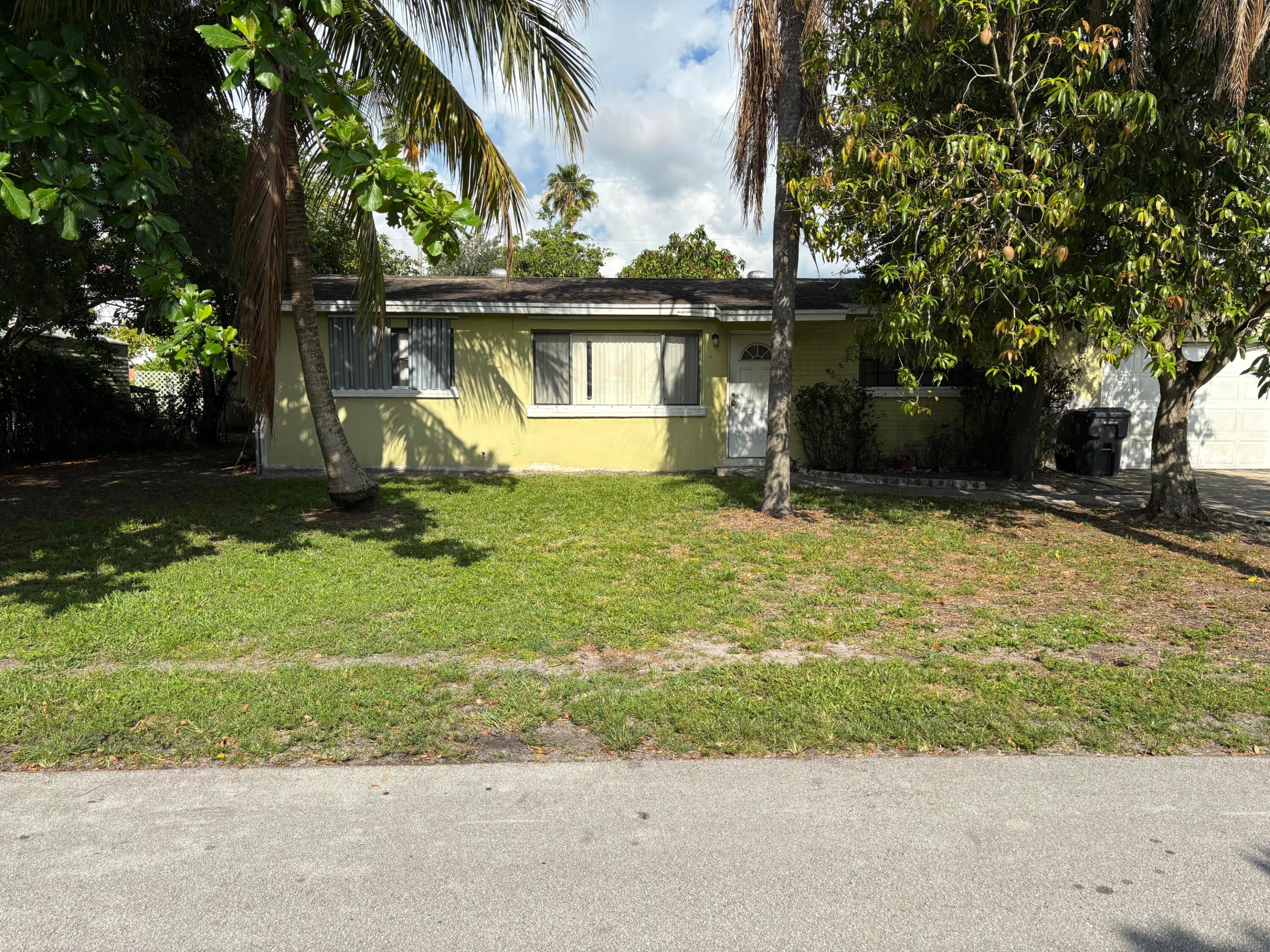 LOUIS ESTATES UNREC ON AM-63 - Residential