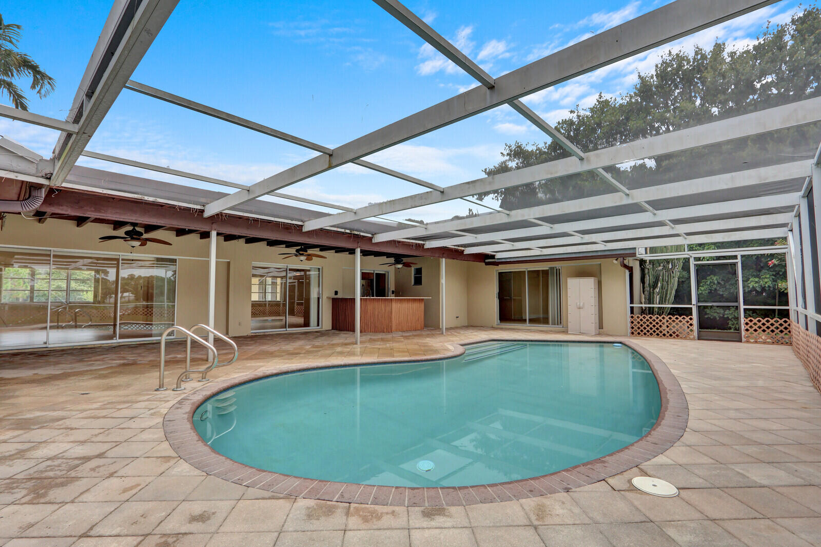 SQUARE LAKE - Residential