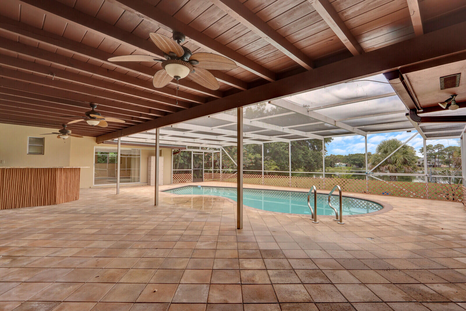 SQUARE LAKE - Residential