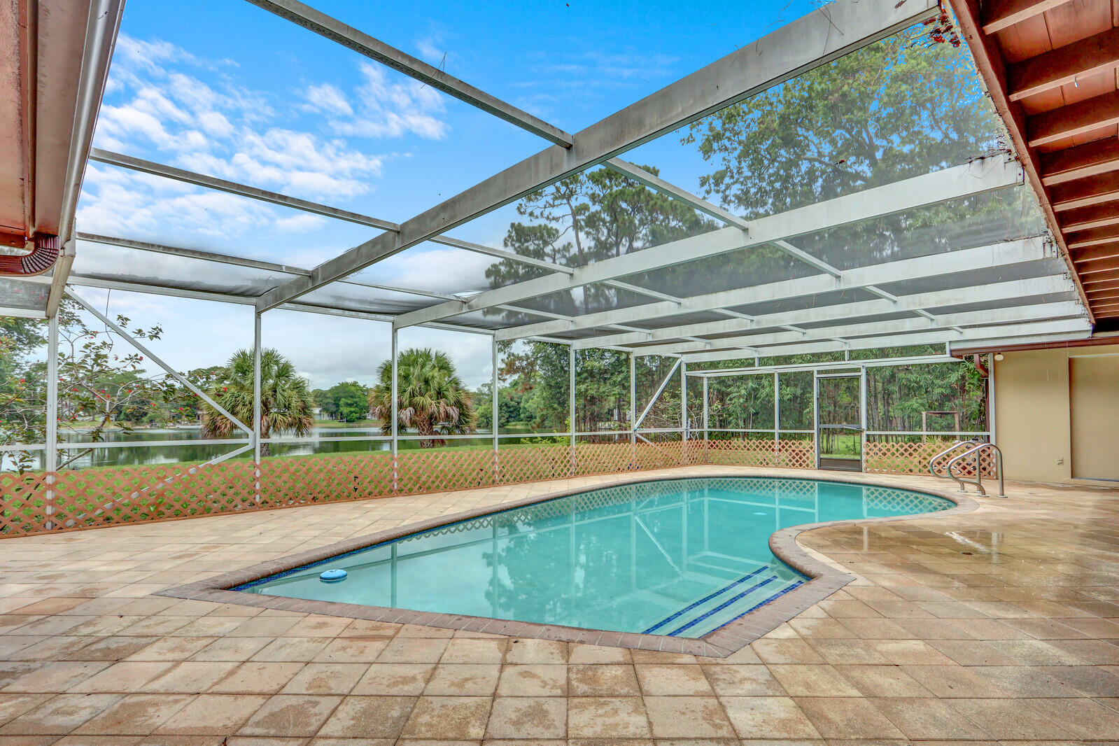 SQUARE LAKE - Residential