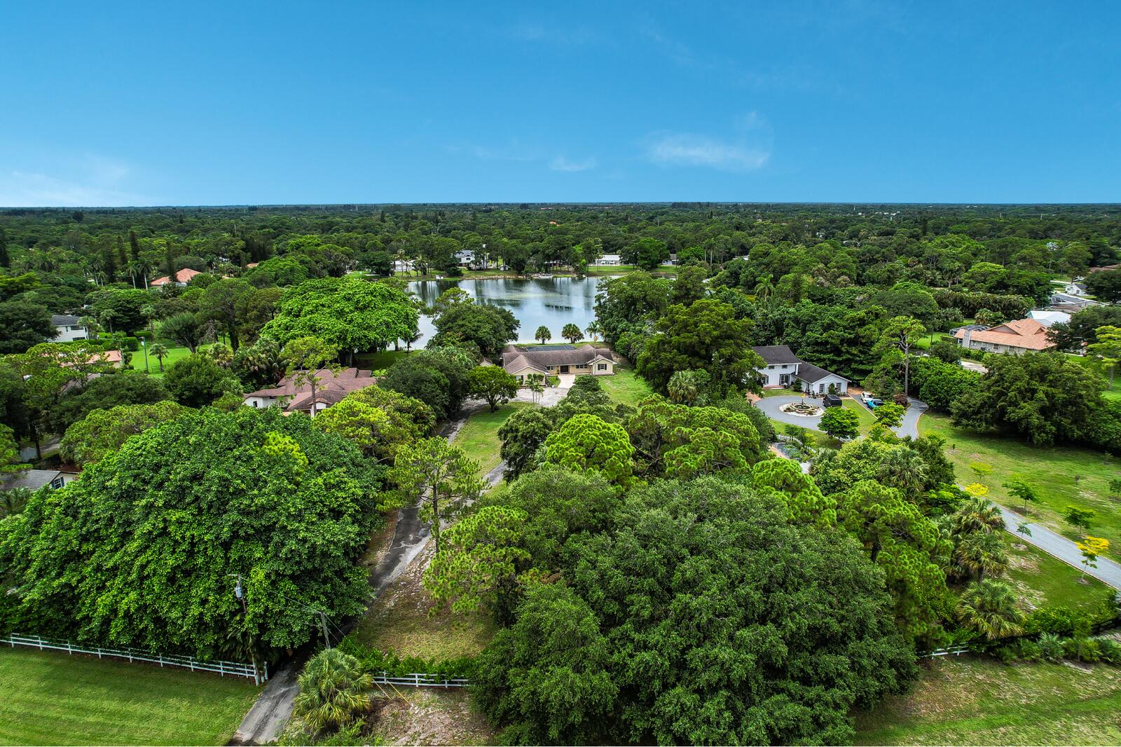 SQUARE LAKE - Residential