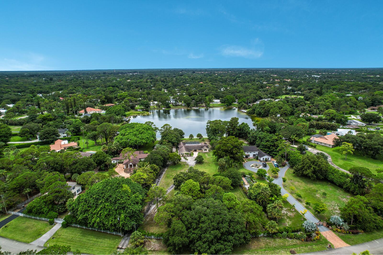SQUARE LAKE - Residential