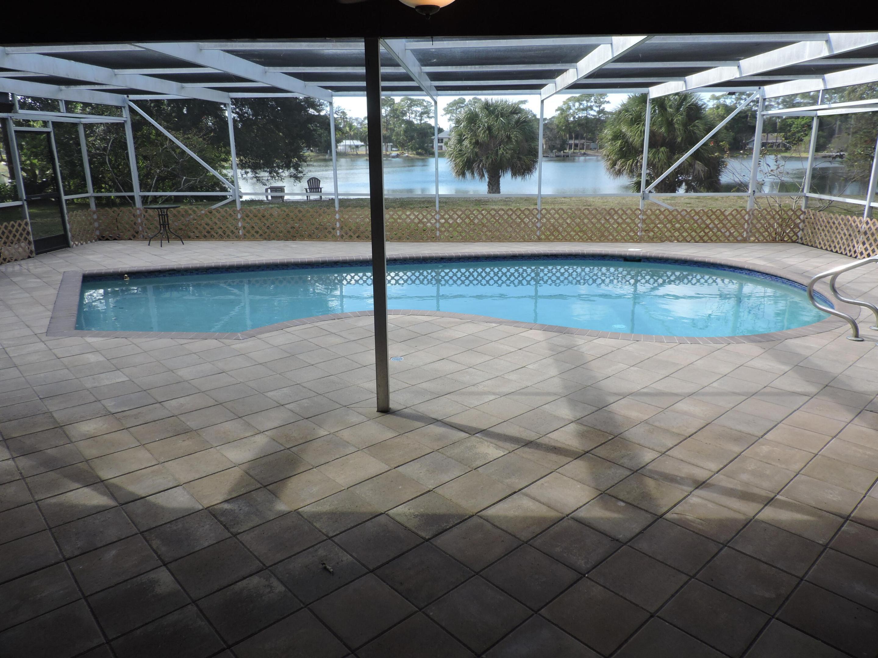 SQUARE LAKE - Residential