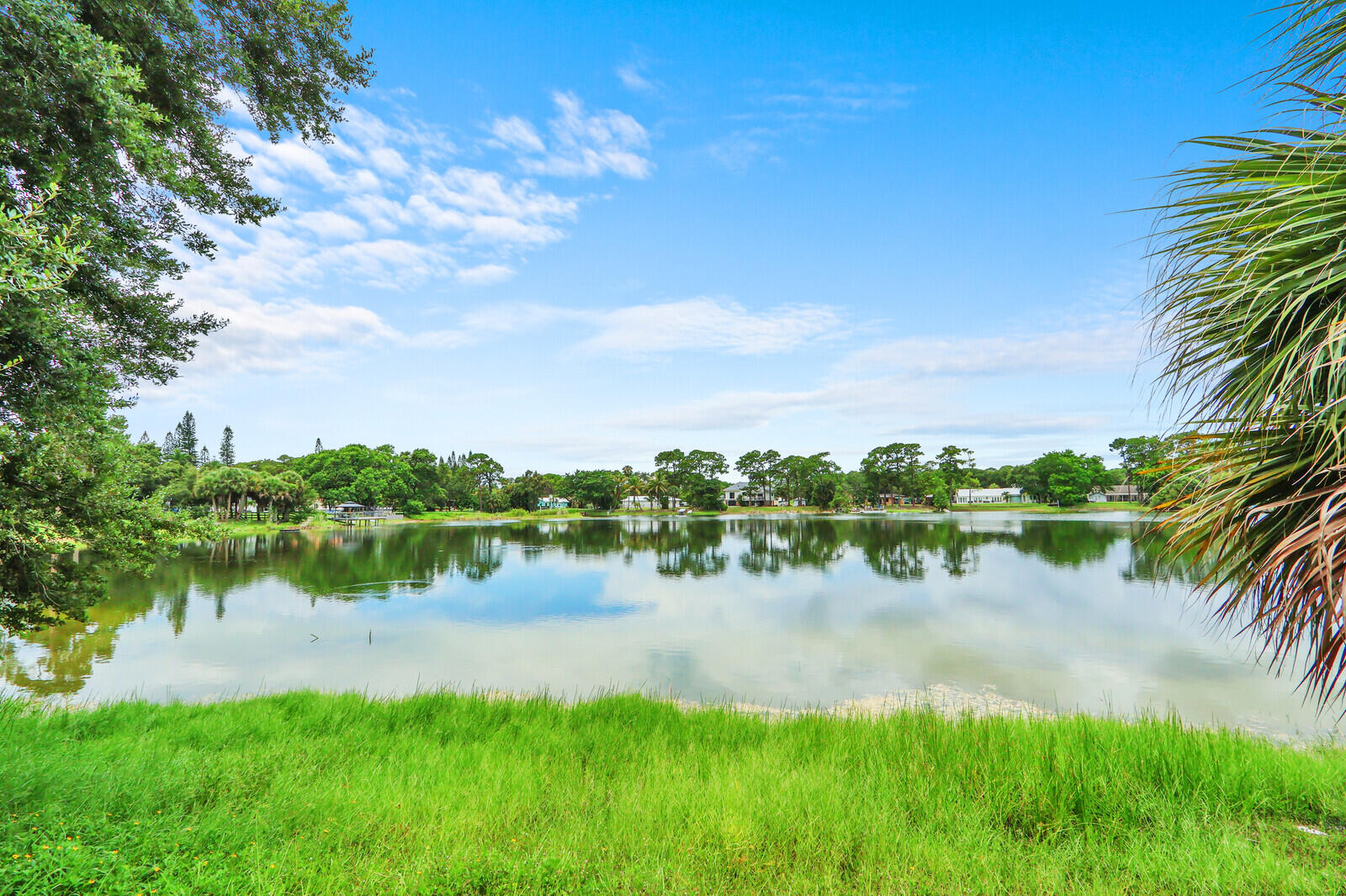 SQUARE LAKE - Residential