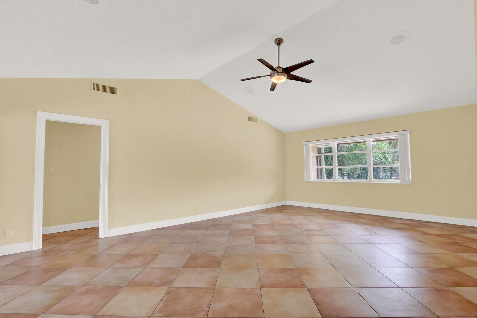 SQUARE LAKE - Residential