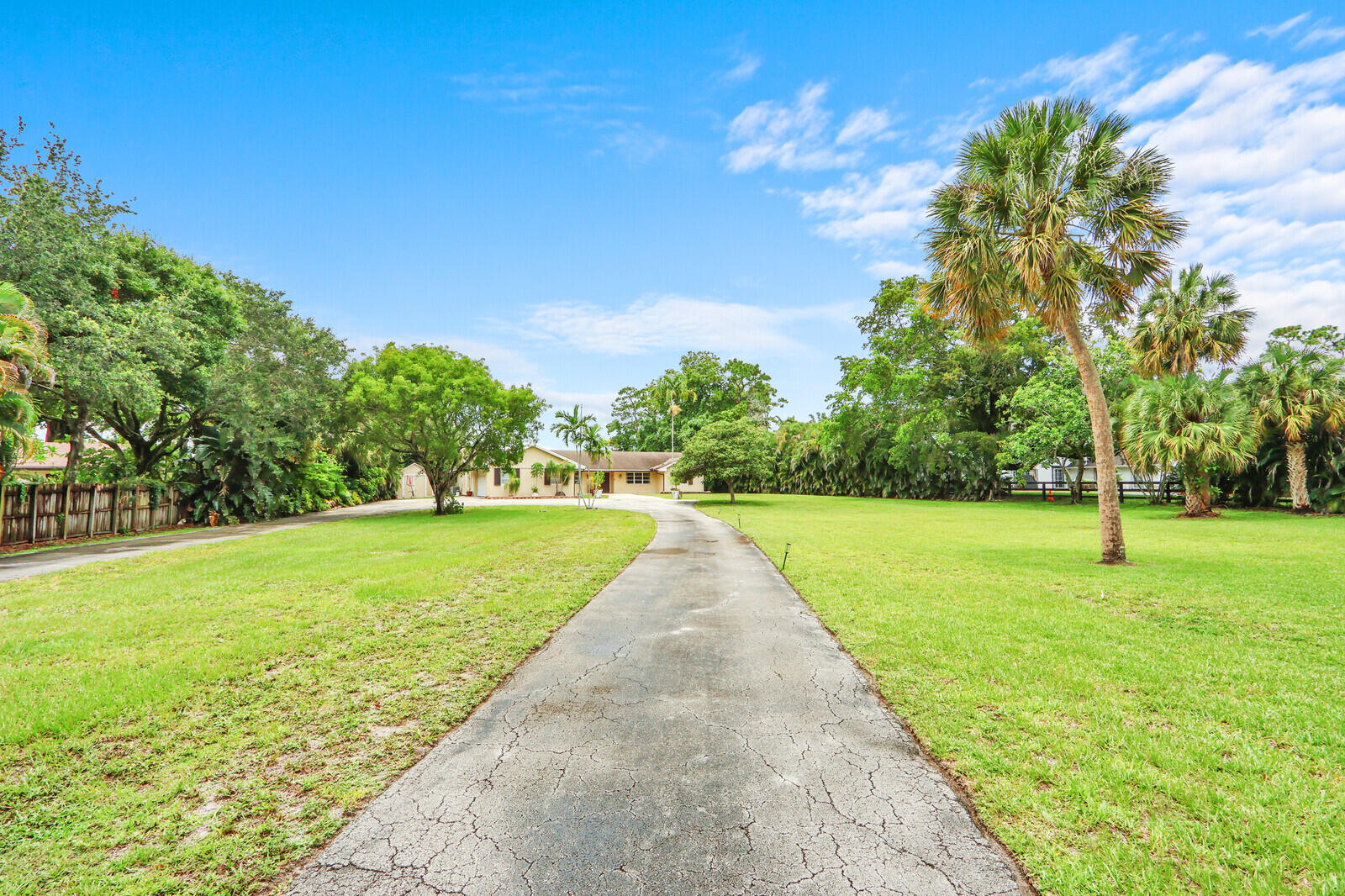 SQUARE LAKE - Residential