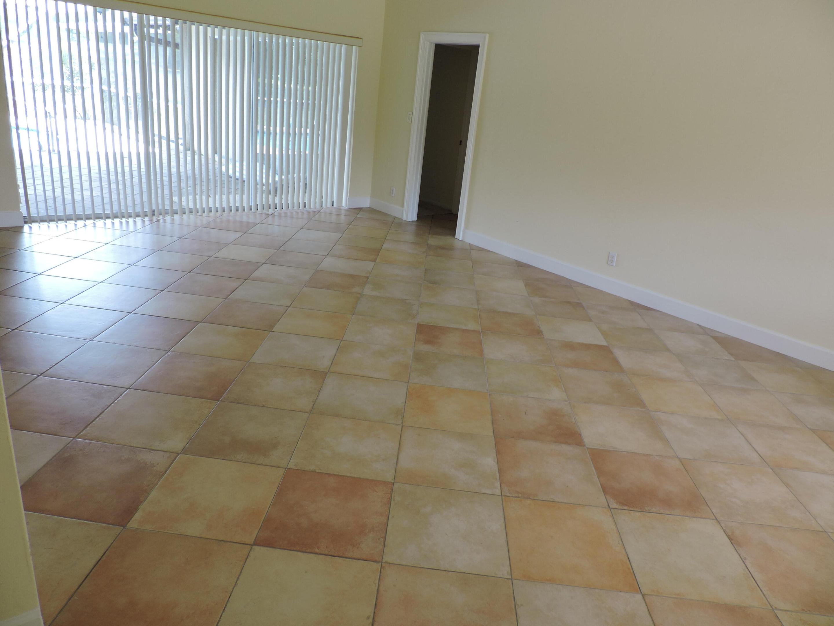 SQUARE LAKE - Residential