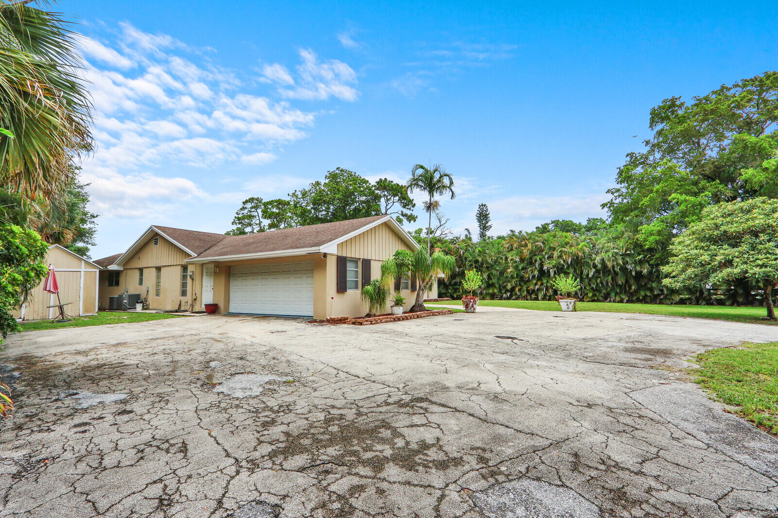SQUARE LAKE - Residential