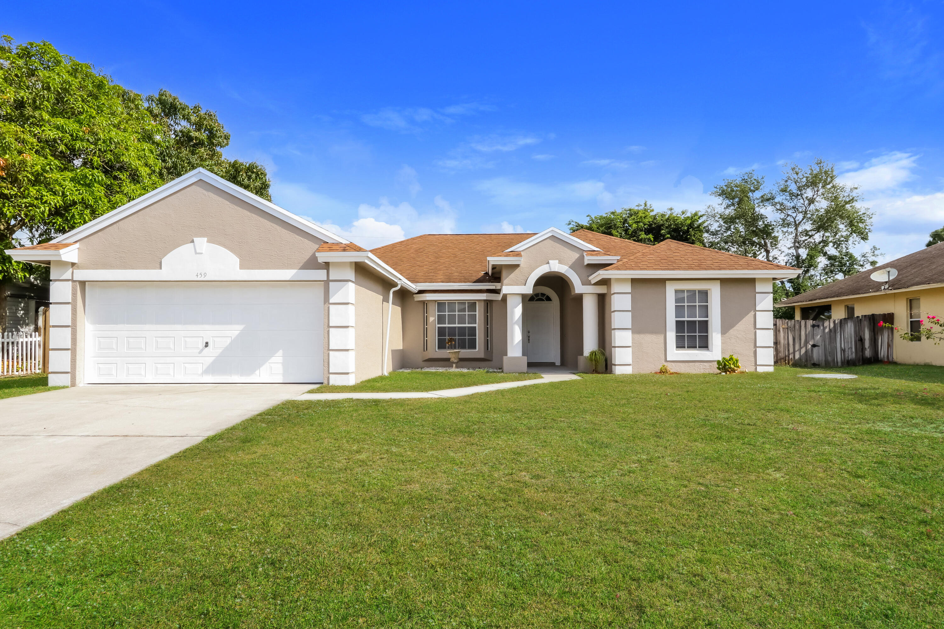 Discover this inviting 3-bedroom, 2-bathroom pet-friendly home, offering a generous 1,351 sq ft of living space. With ample room to accommodate various lifestyles, this residence is ready to host your next chapter.