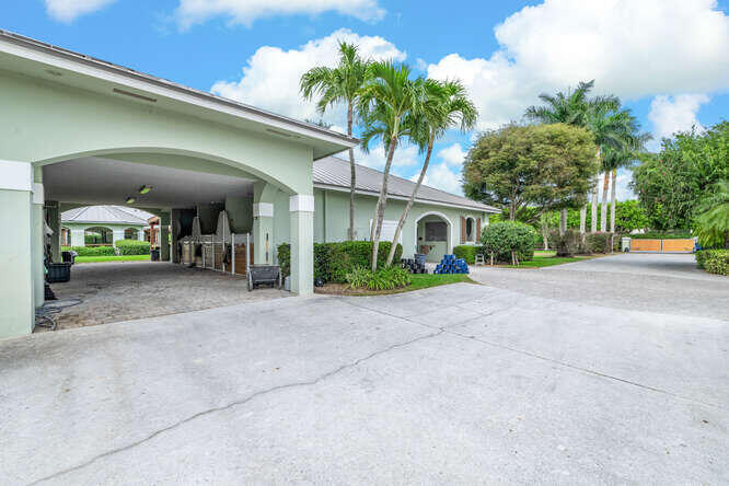 GRAND PRIX FARMS - Residential