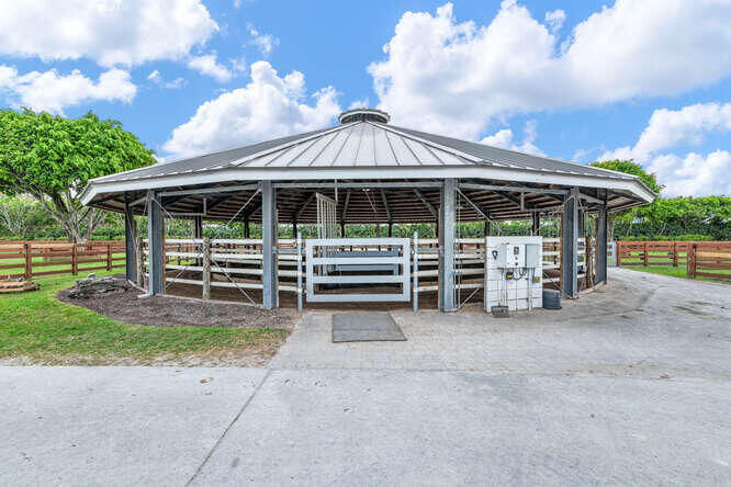 GRAND PRIX FARMS - Residential