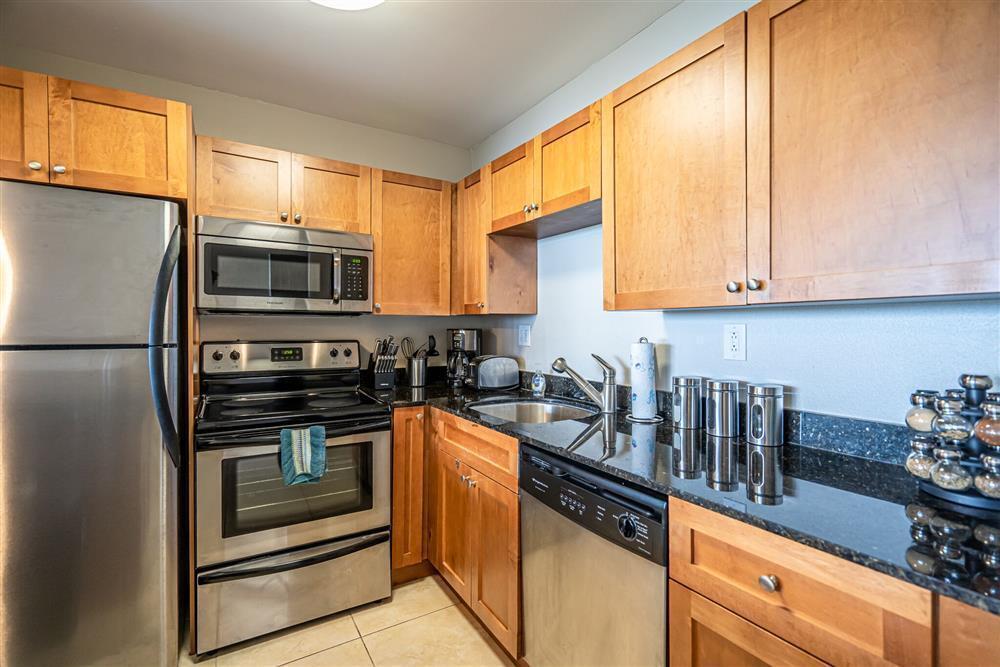 LAKESHORE CLUB CONDO - Residential Lease