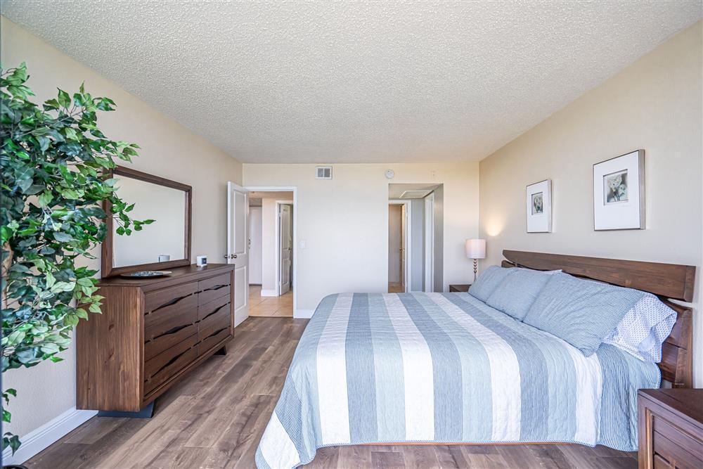 LAKESHORE CLUB CONDO - Residential Lease
